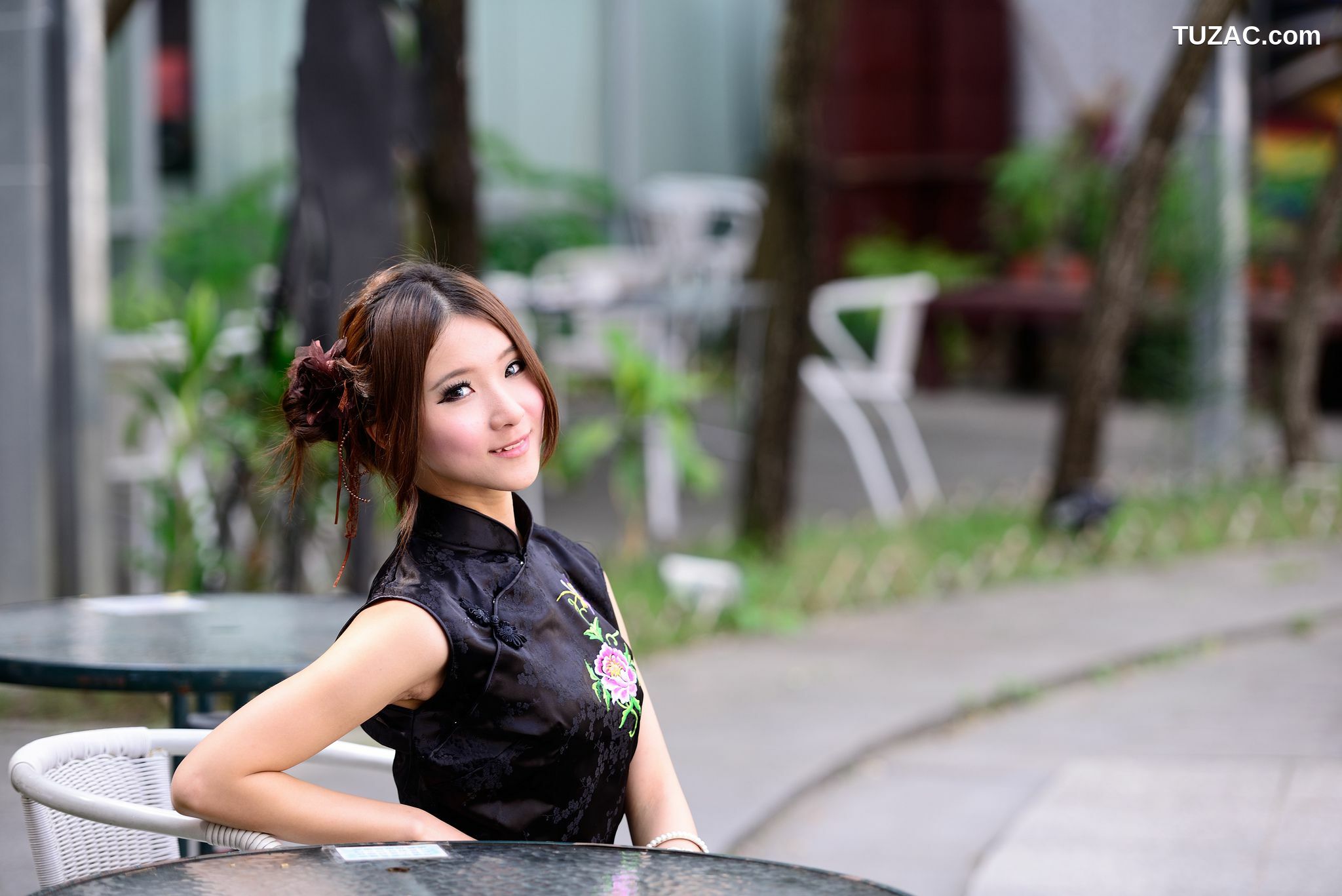 台湾正妹_台湾模特阿布《红黑旗袍系列外拍》写真集