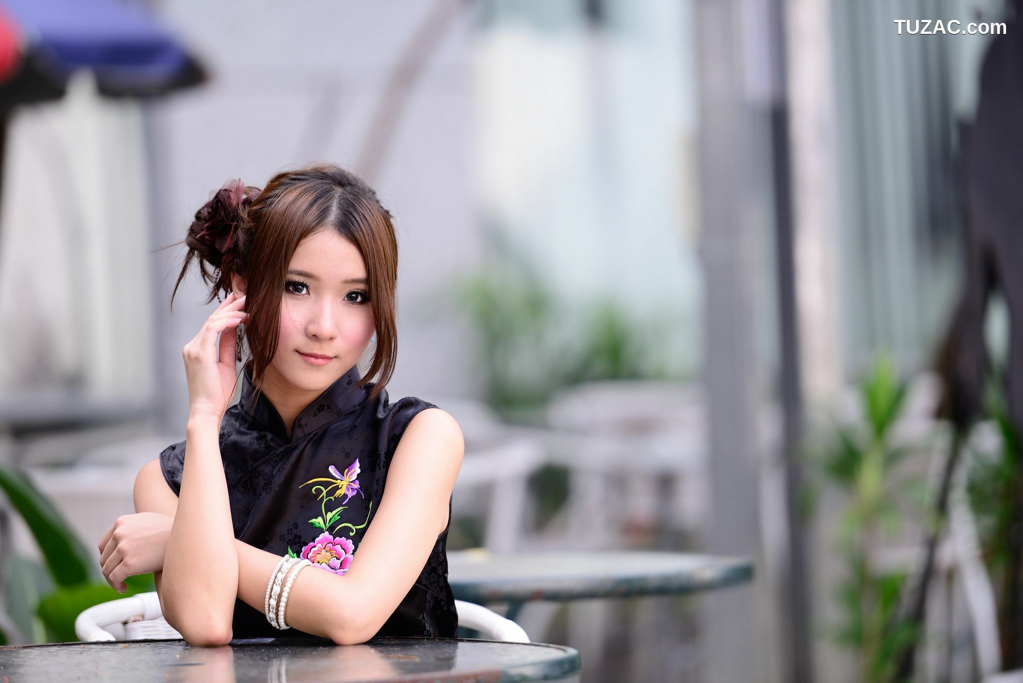 台湾正妹_台湾模特阿布《红黑旗袍系列外拍》写真集