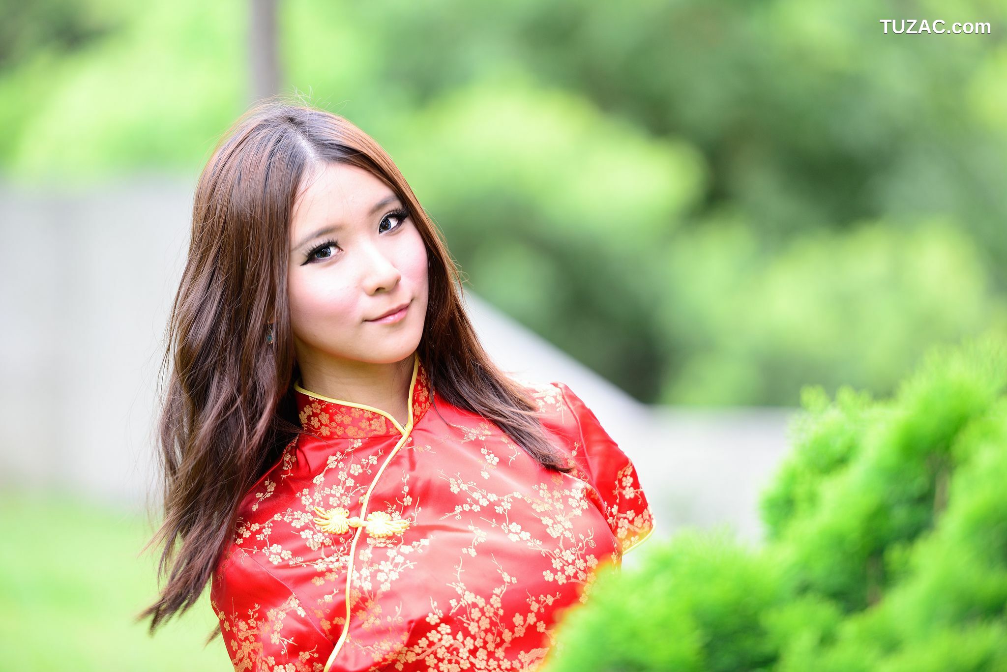 台湾正妹_台湾模特阿布《红黑旗袍系列外拍》写真集