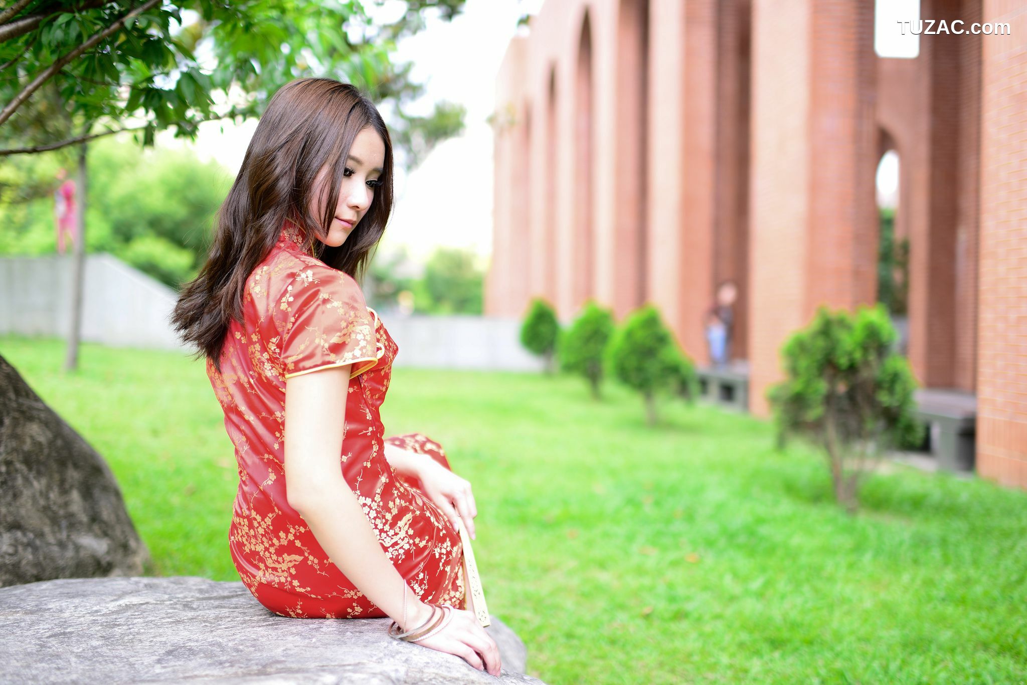 台湾正妹_台湾模特阿布《红黑旗袍系列外拍》写真集