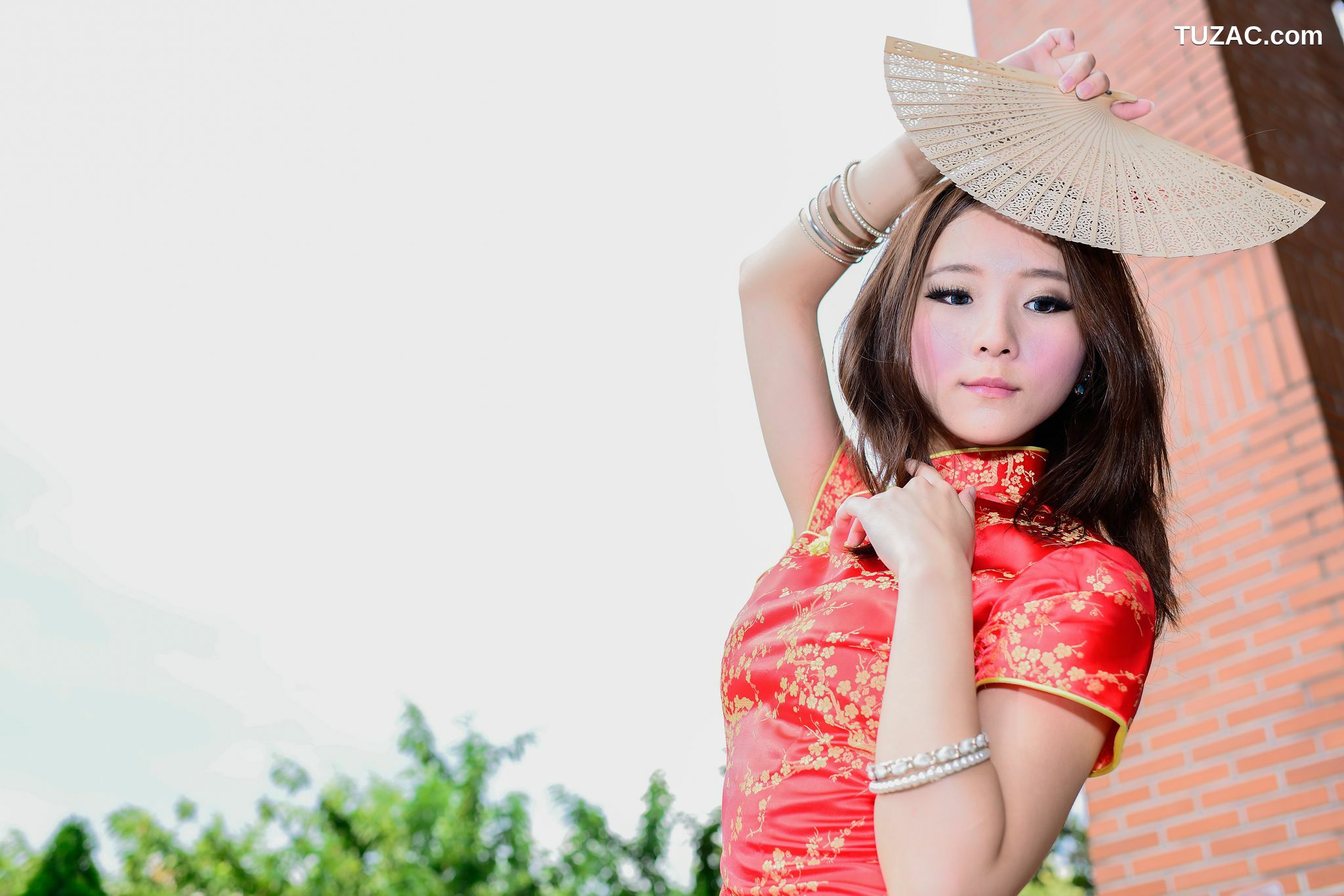 台湾正妹_台湾模特阿布《红黑旗袍系列外拍》写真集