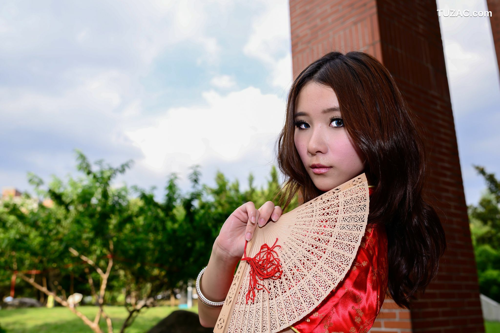 台湾正妹_台湾模特阿布《红黑旗袍系列外拍》写真集