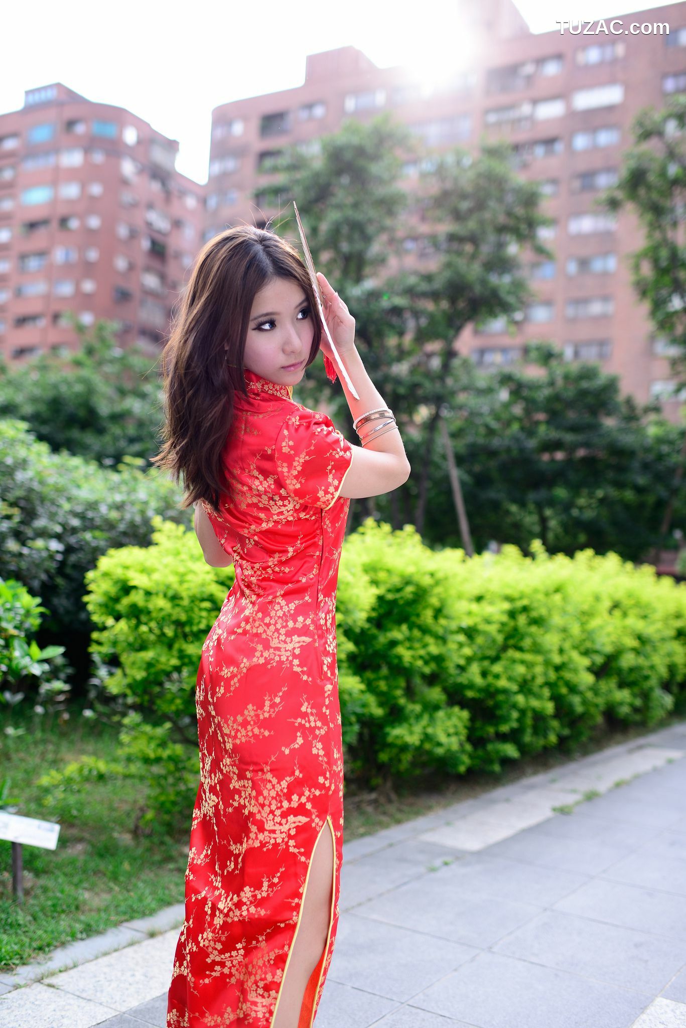 台湾正妹_台湾模特阿布《红黑旗袍系列外拍》写真集