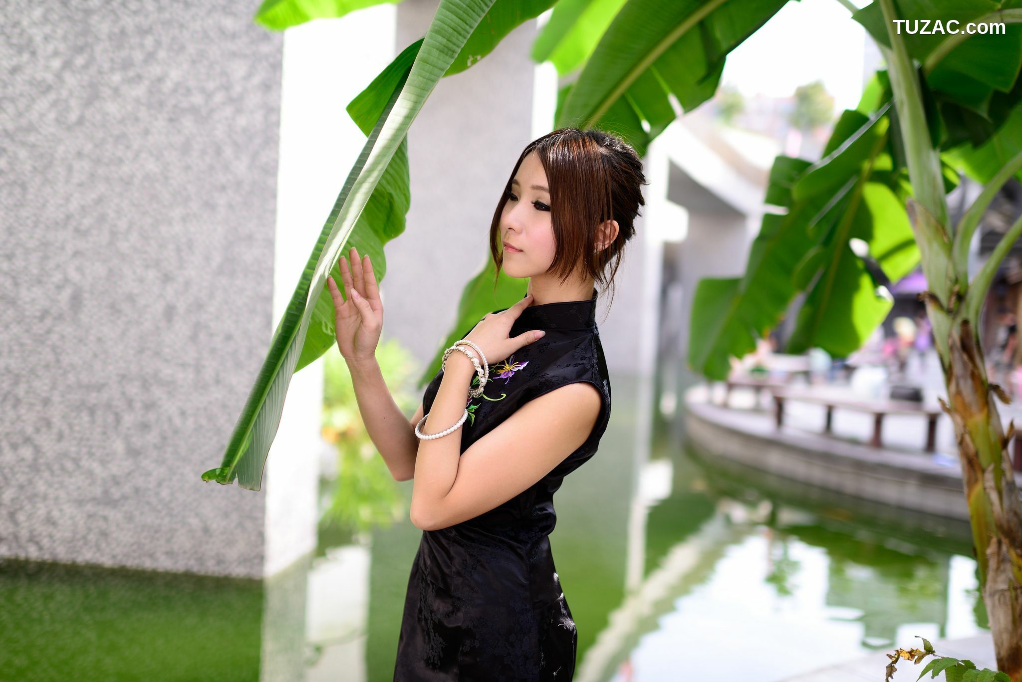 台湾正妹_台湾模特阿布《红黑旗袍系列外拍》写真集