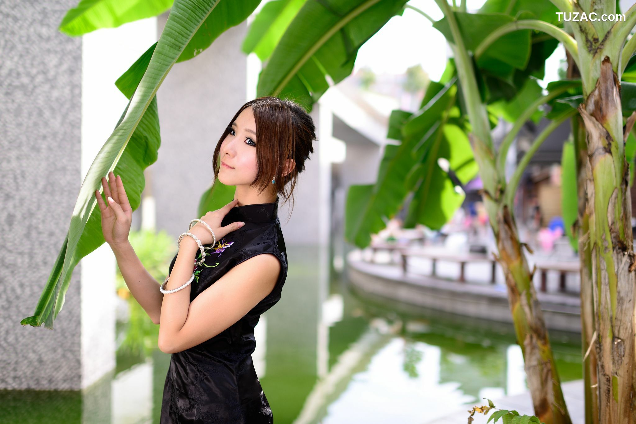 台湾正妹_台湾模特阿布《红黑旗袍系列外拍》写真集