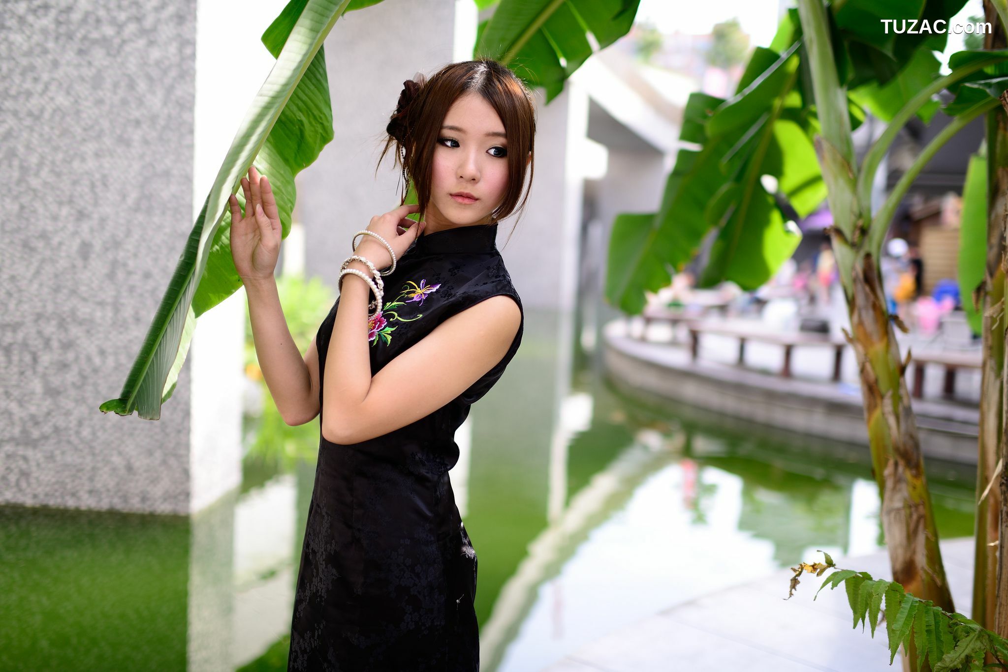 台湾正妹_台湾模特阿布《红黑旗袍系列外拍》写真集