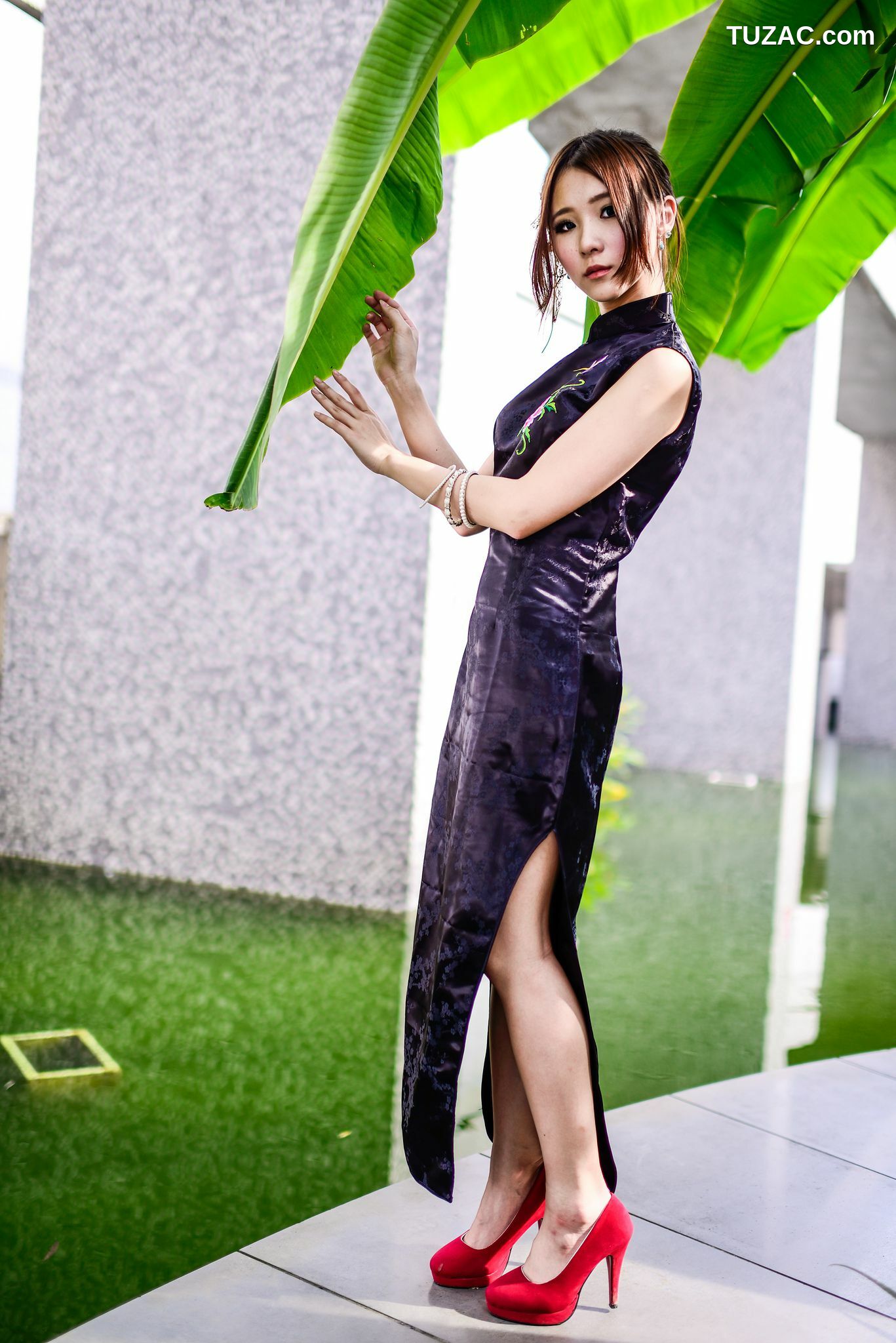 台湾正妹_台湾模特阿布《红黑旗袍系列外拍》写真集