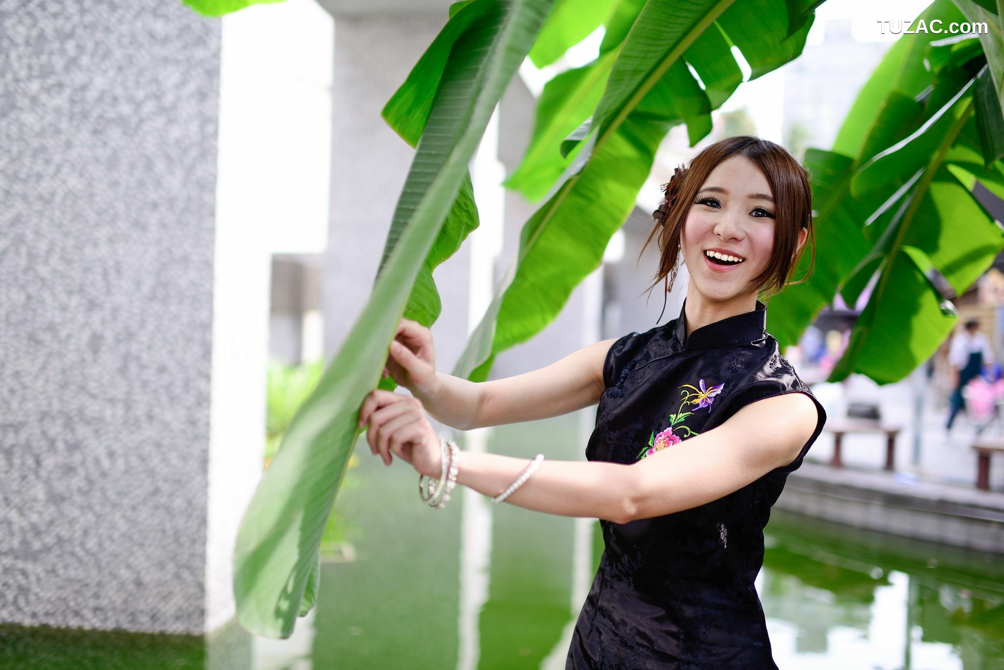 台湾正妹_台湾模特阿布《红黑旗袍系列外拍》写真集