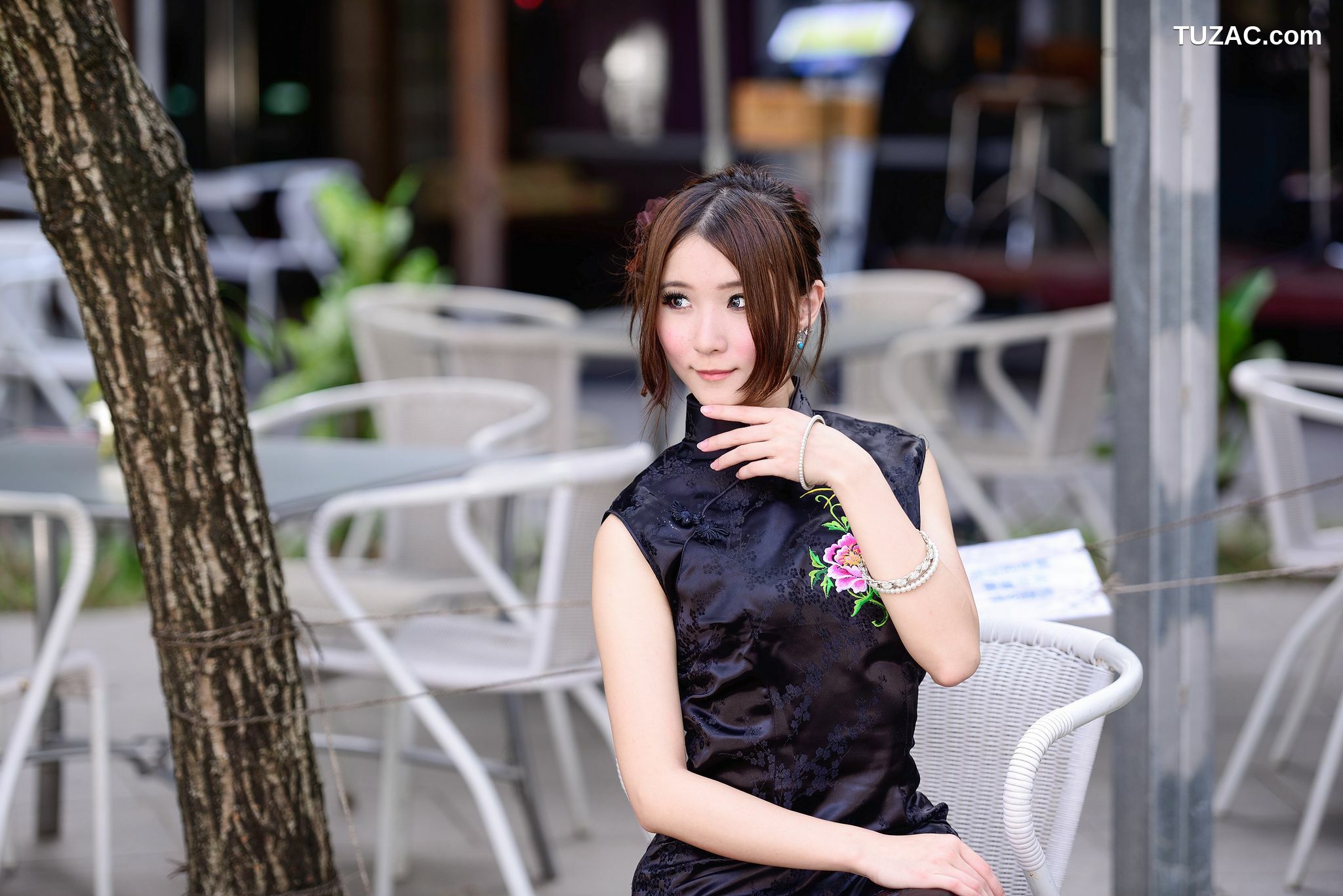 台湾正妹_台湾模特阿布《红黑旗袍系列外拍》写真集