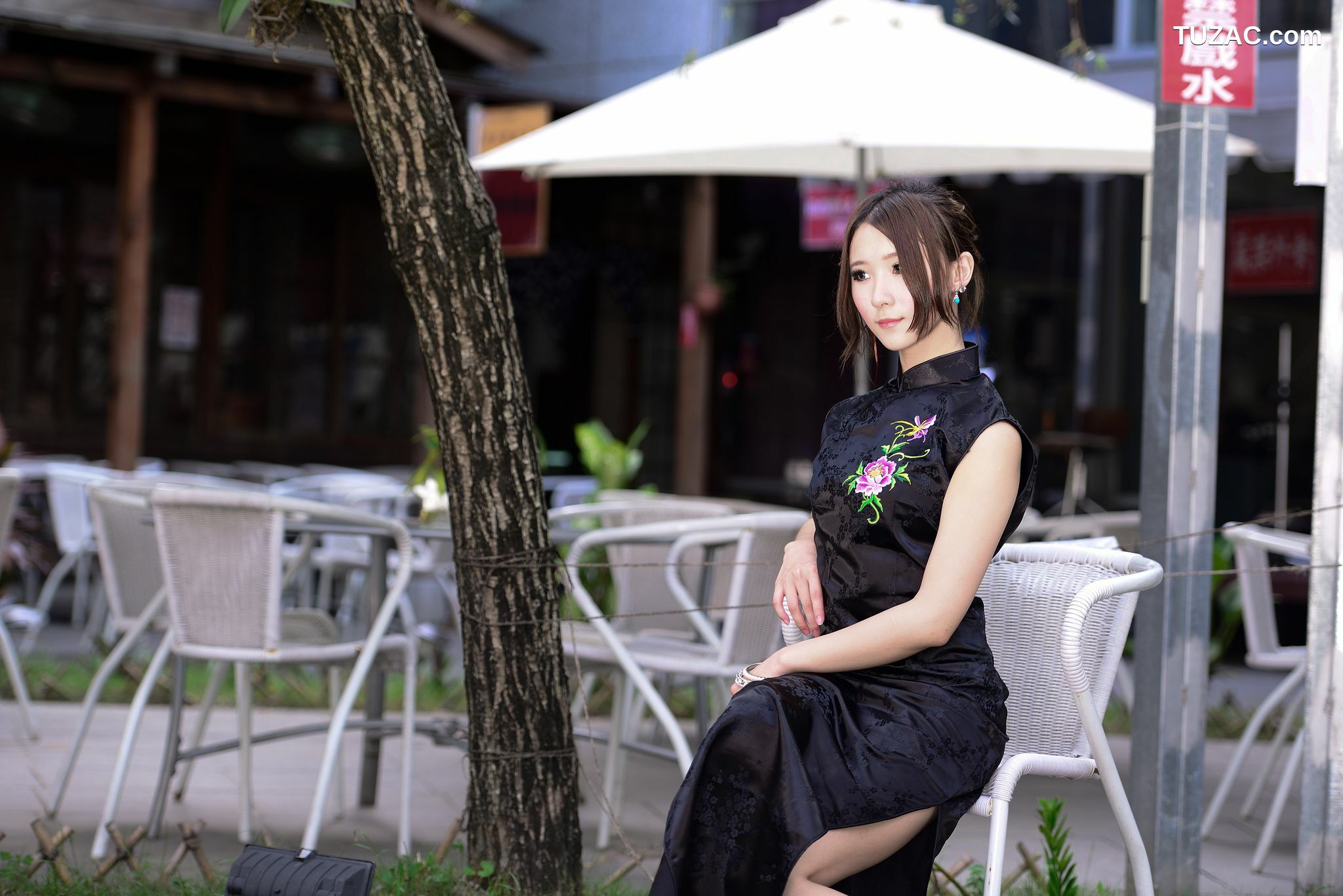 台湾正妹_台湾模特阿布《红黑旗袍系列外拍》写真集