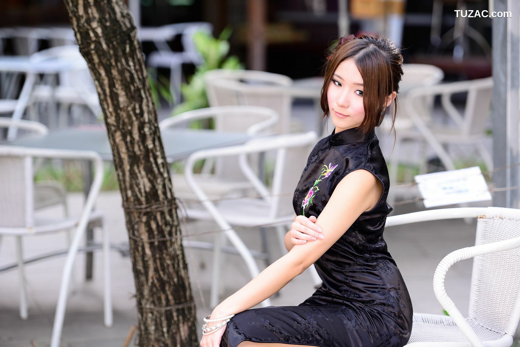 台湾正妹_台湾模特阿布《红黑旗袍系列外拍》写真集