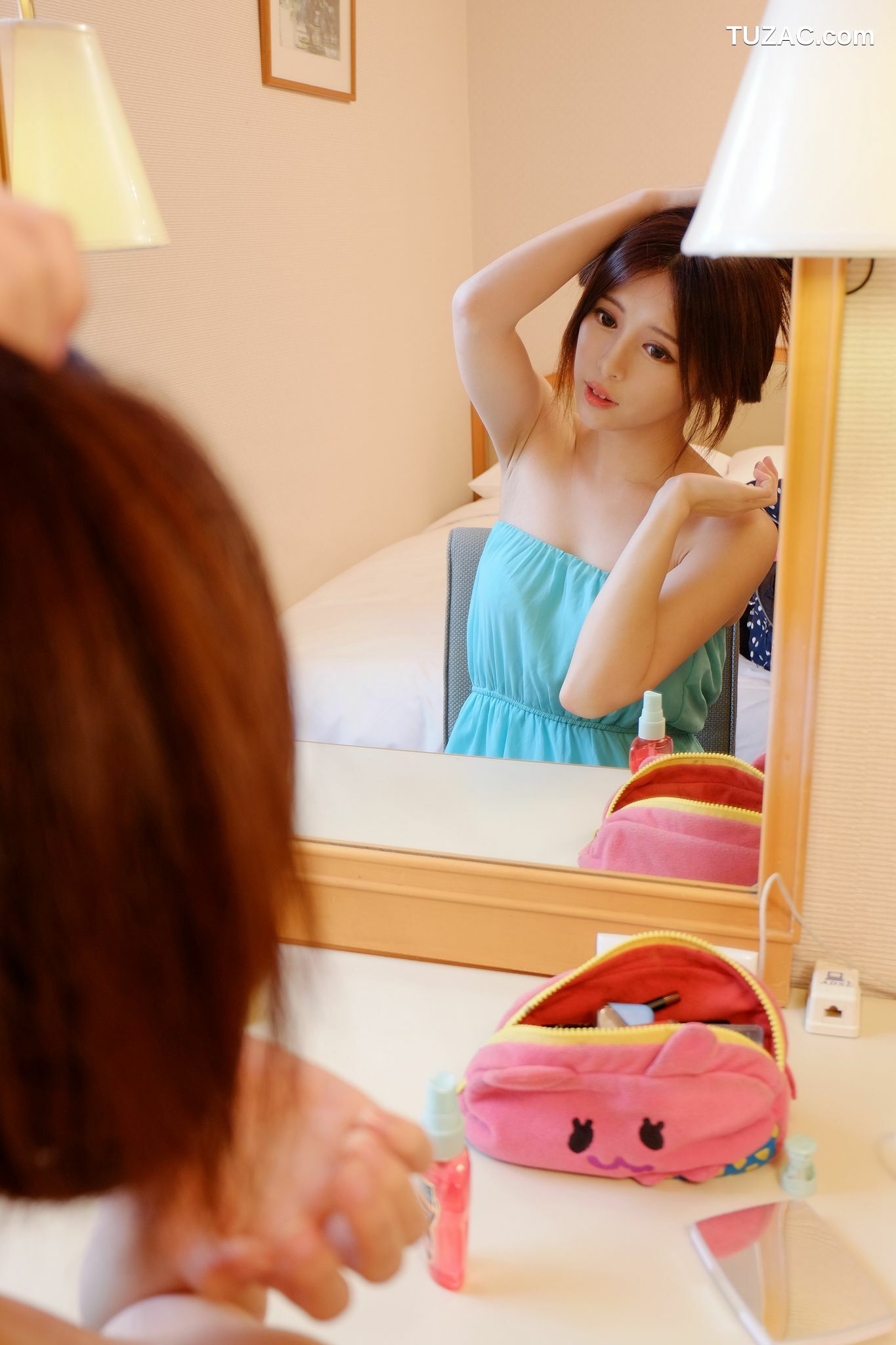 台湾正妹_台湾正妹张齐郡JULIE《化妆镜旁的女神》写真集