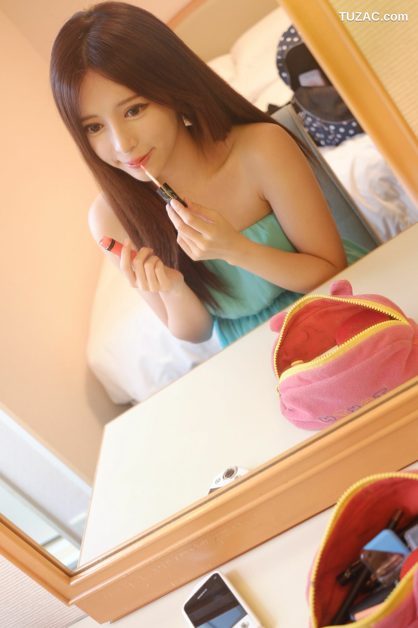 台湾正妹_台湾正妹张齐郡JULIE《化妆镜旁的女神》写真集