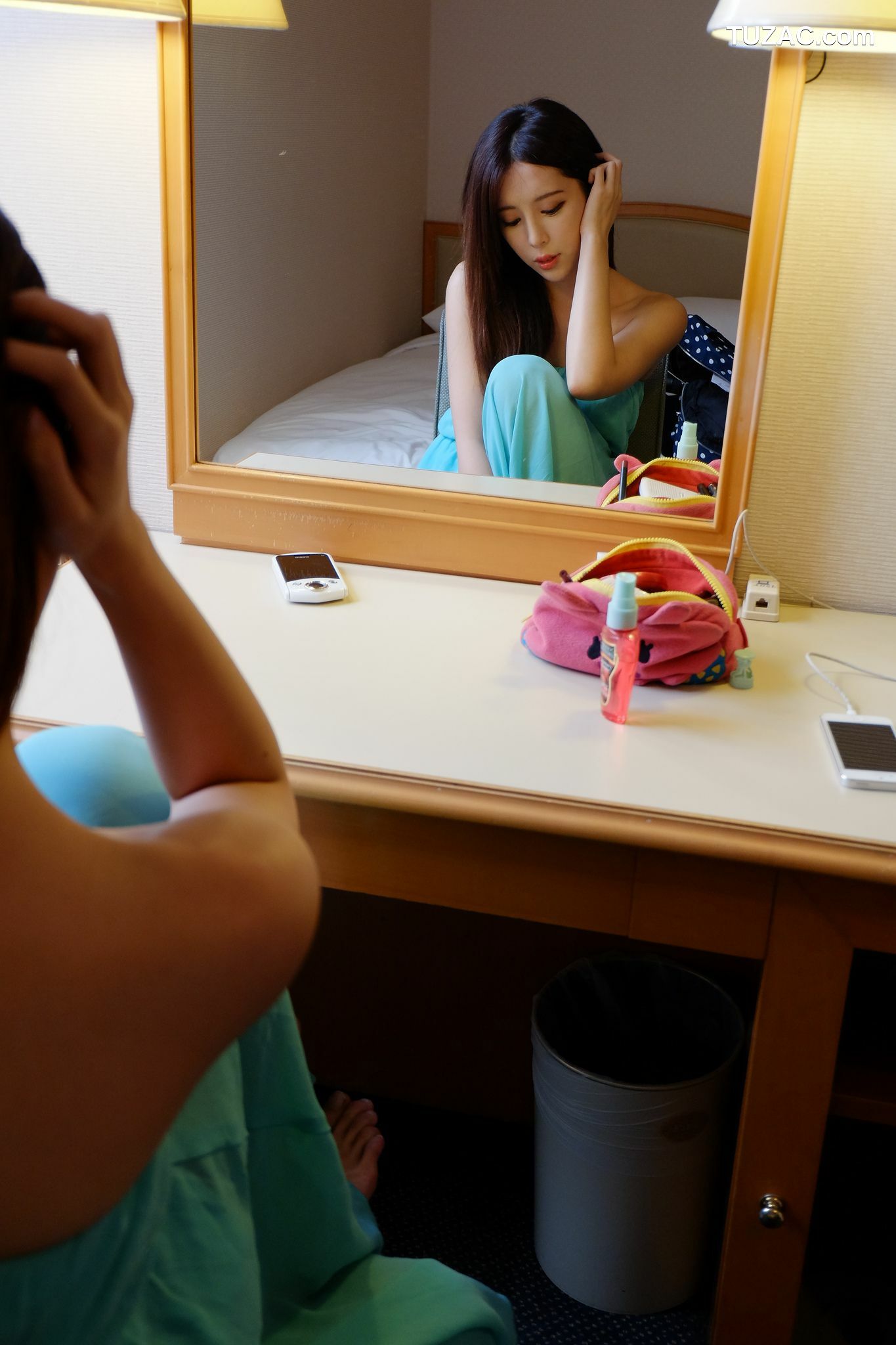 台湾正妹_台湾正妹张齐郡JULIE《化妆镜旁的女神》写真集