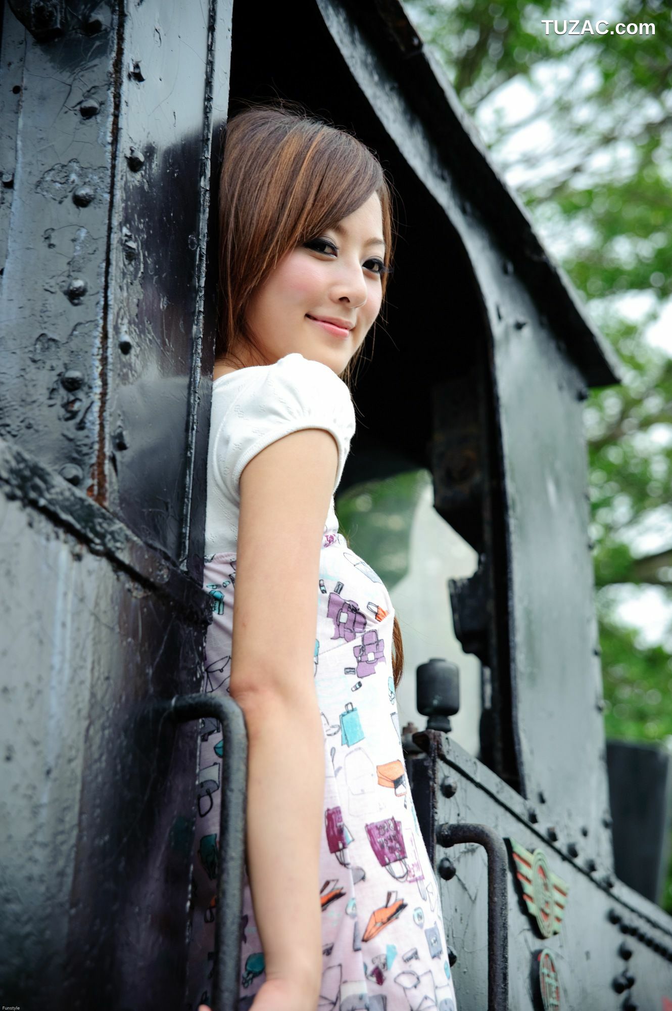 台湾正妹_台湾正妹果子MM、小品、兔兔《國光社區外拍 I》写真集