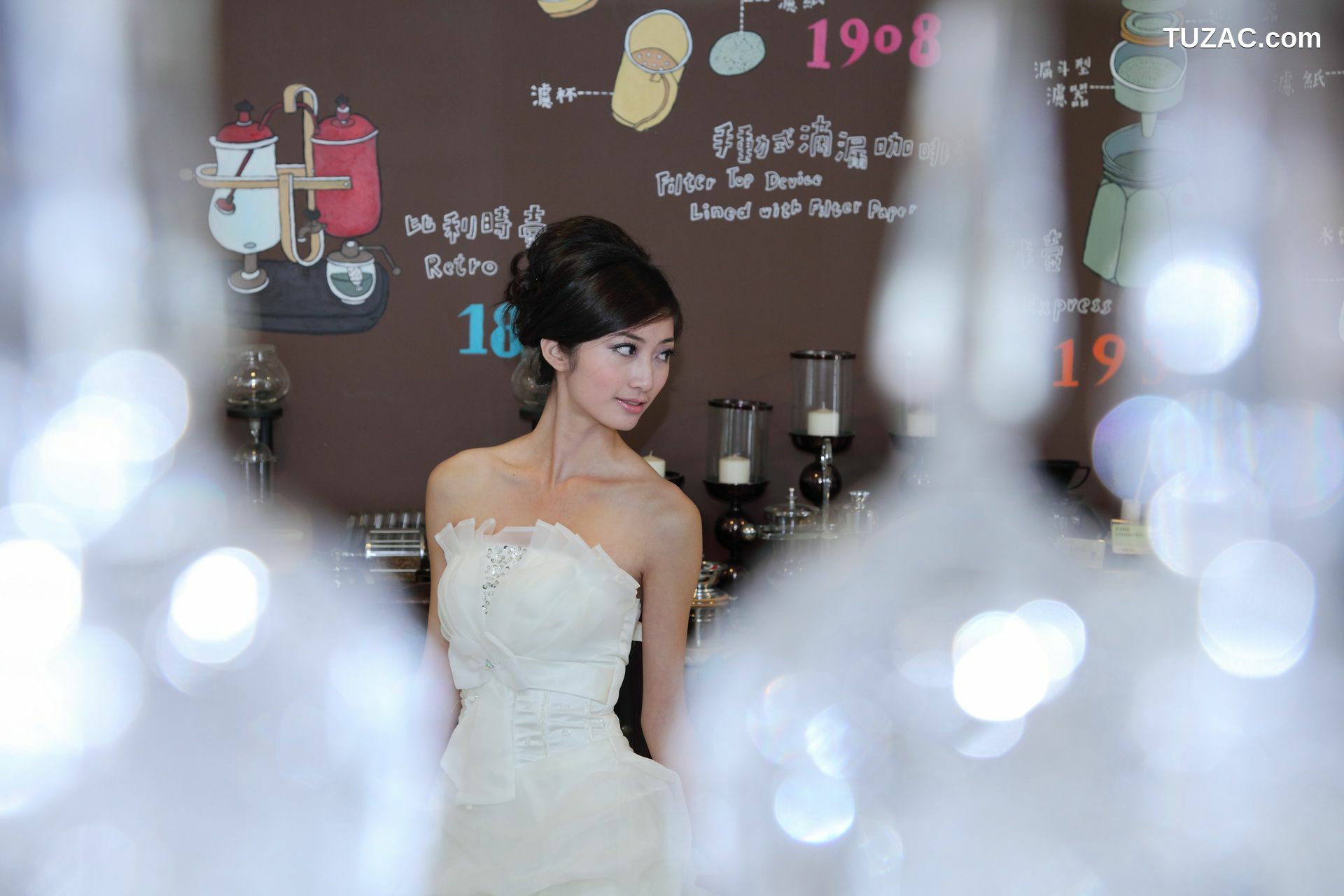 台湾正妹_台湾气质美女Emily《唯美白色婚纱》 写真集