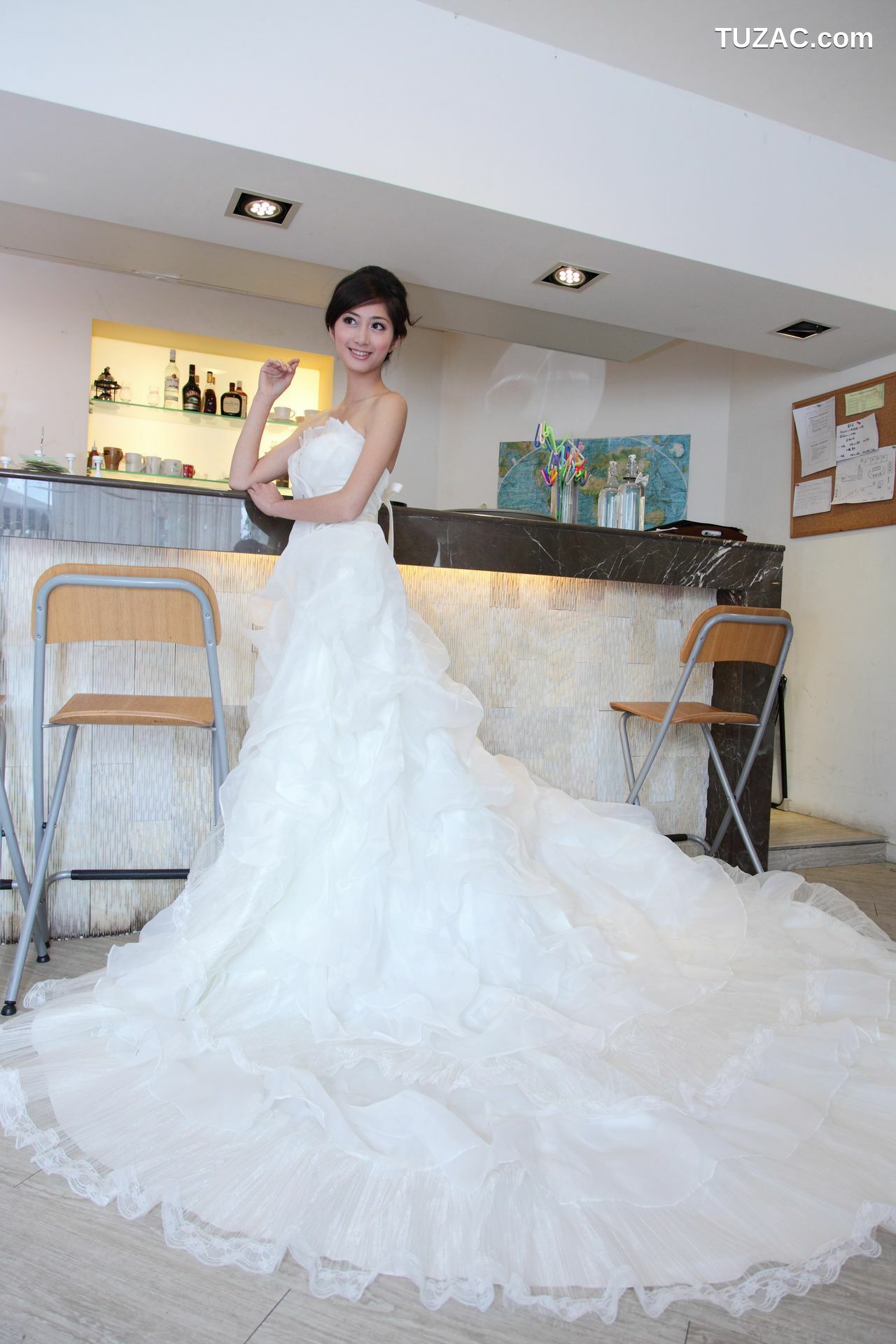 台湾正妹_台湾气质美女Emily《唯美白色婚纱》 写真集