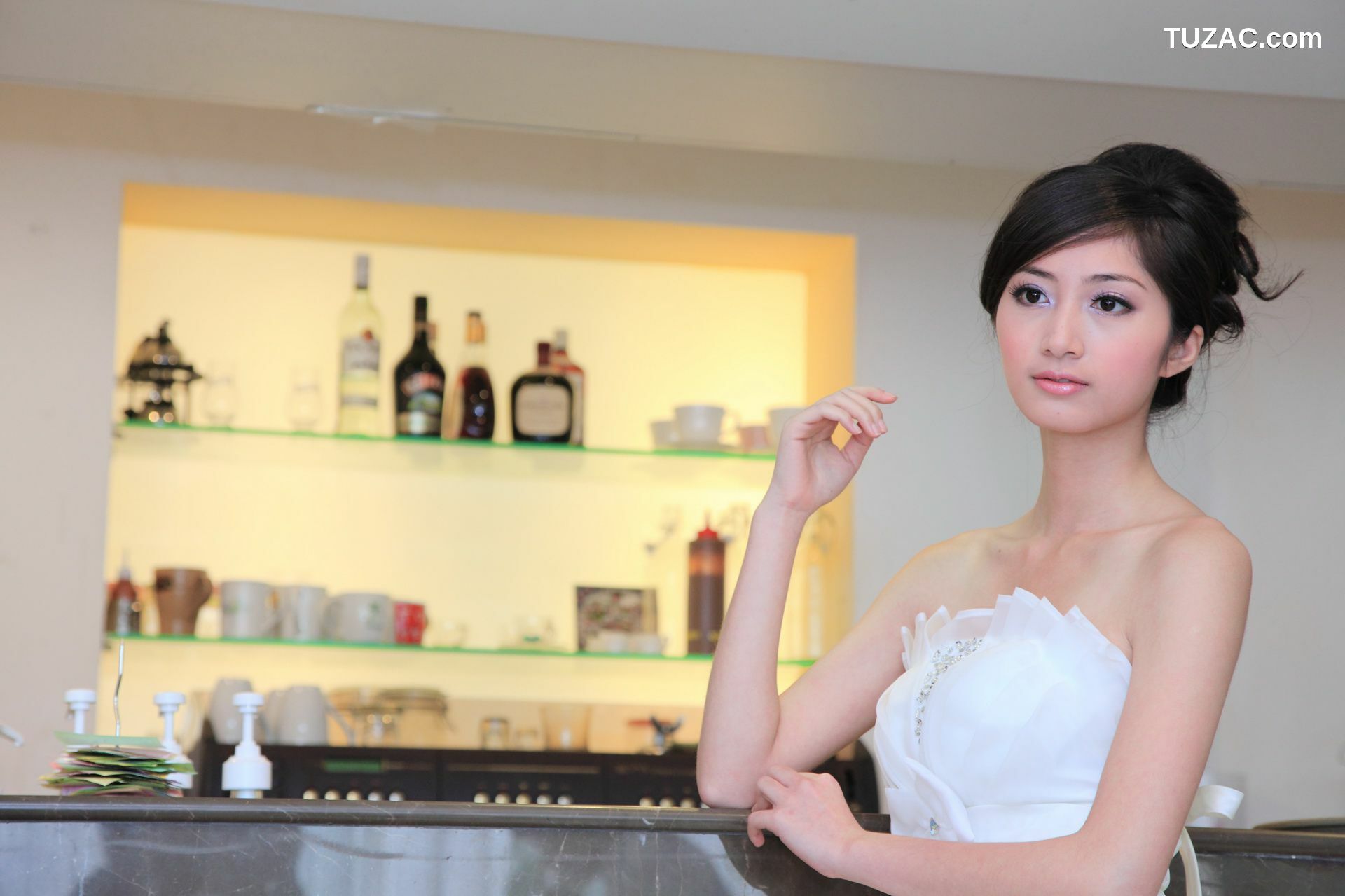 台湾正妹_台湾气质美女Emily《唯美白色婚纱》 写真集