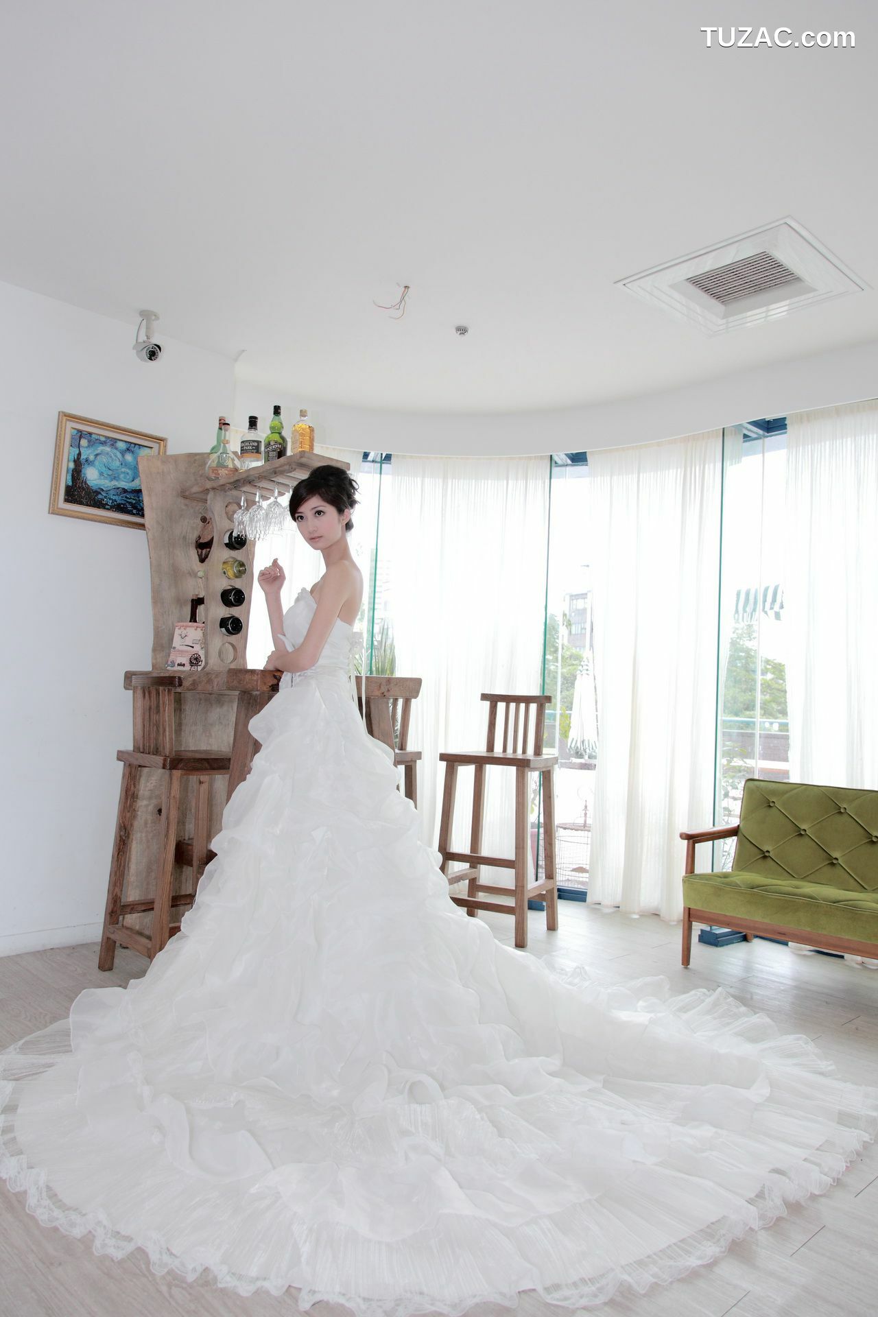 台湾正妹_台湾气质美女Emily《唯美白色婚纱》 写真集