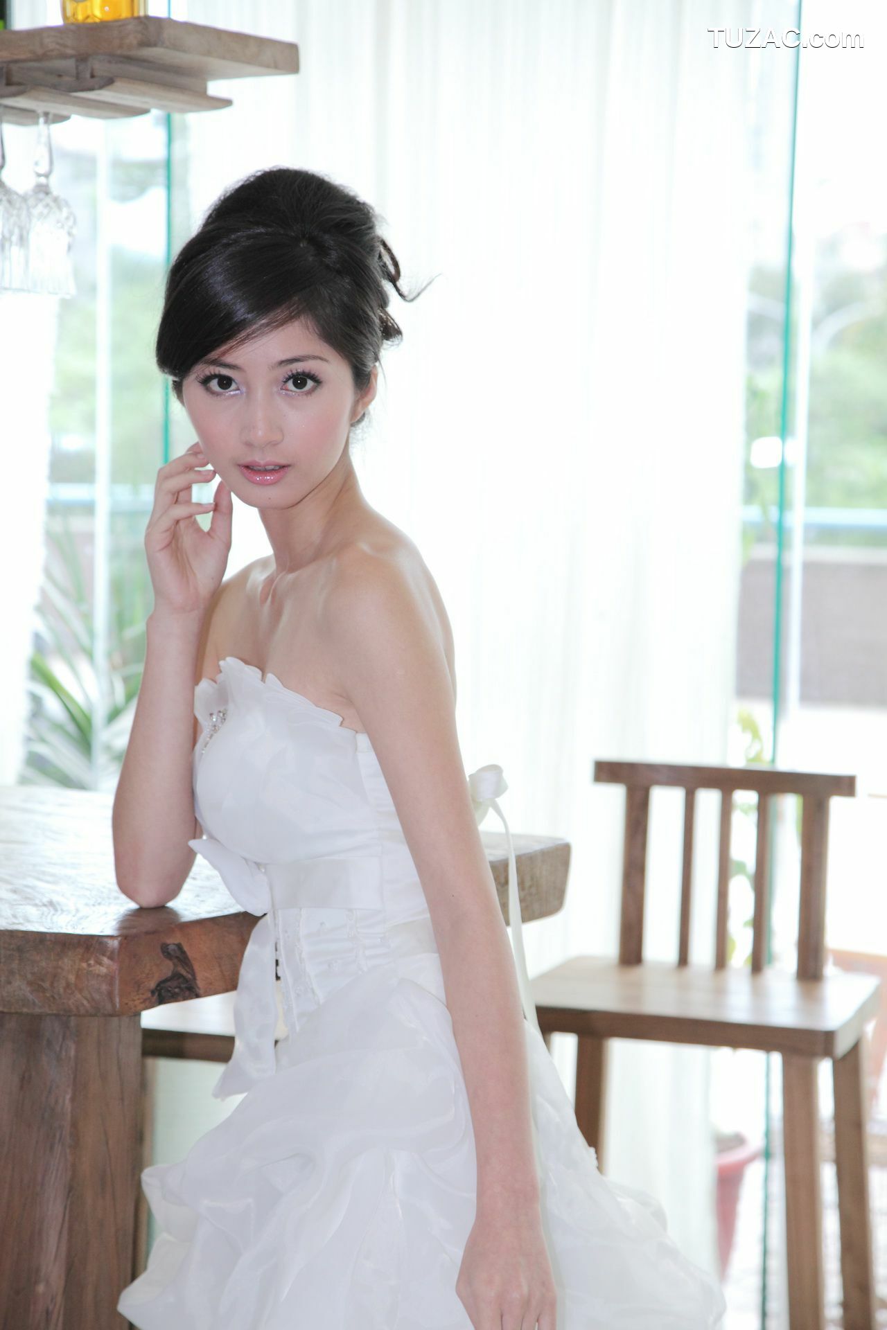 台湾正妹_台湾气质美女Emily《唯美白色婚纱》 写真集