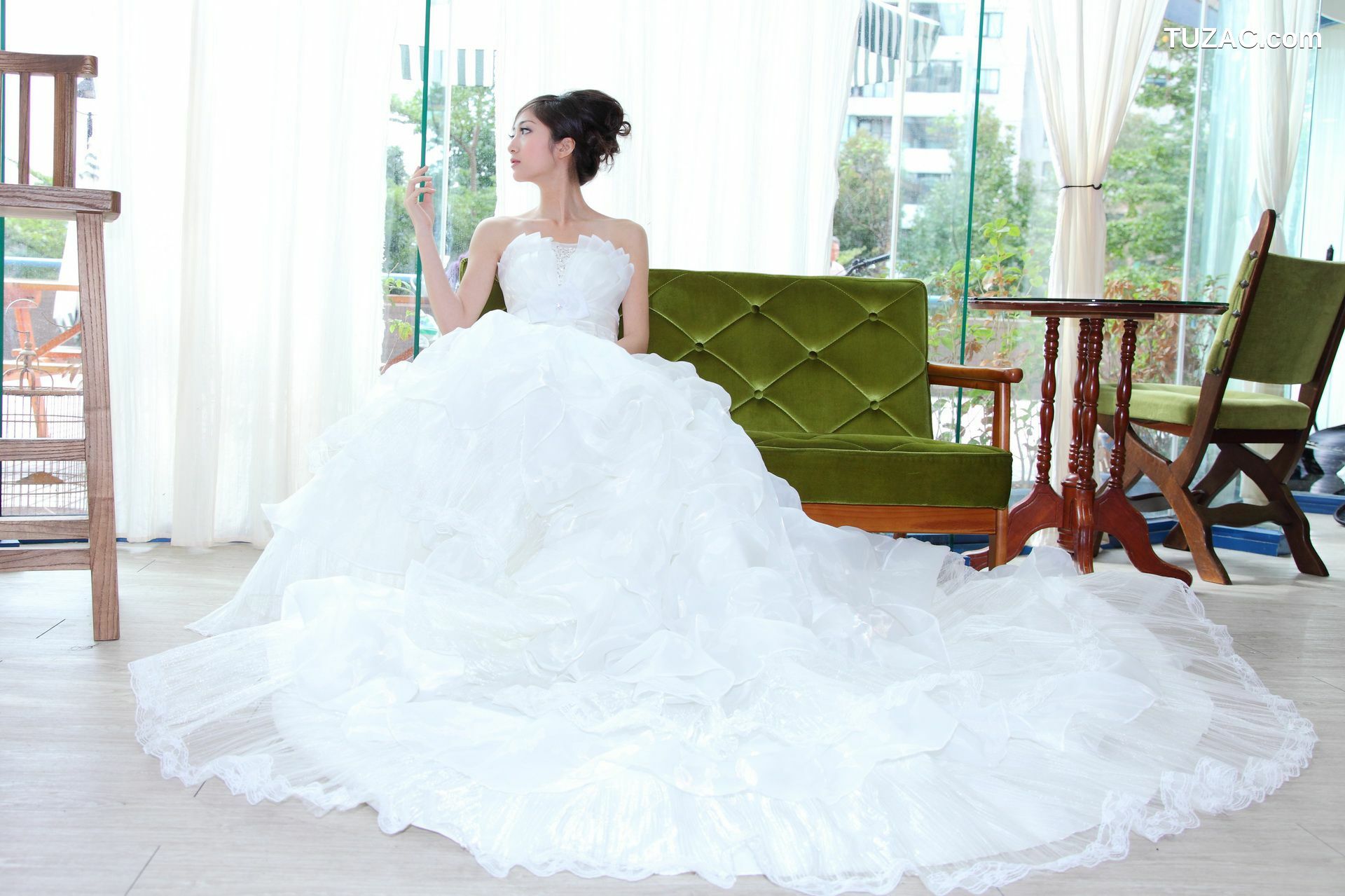 台湾正妹_台湾气质美女Emily《唯美白色婚纱》 写真集