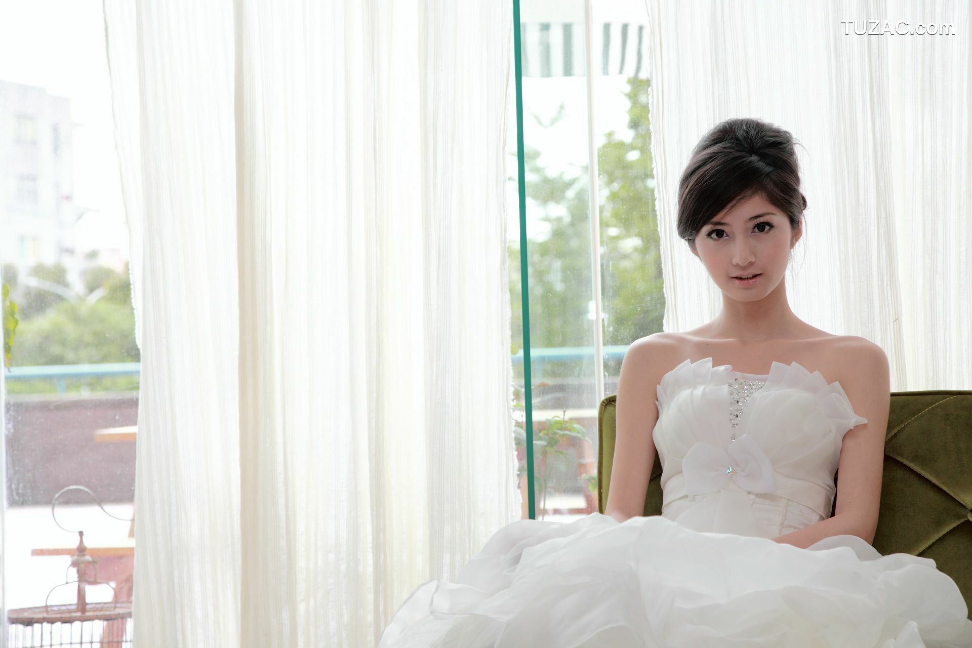 台湾正妹_台湾气质美女Emily《唯美白色婚纱》 写真集