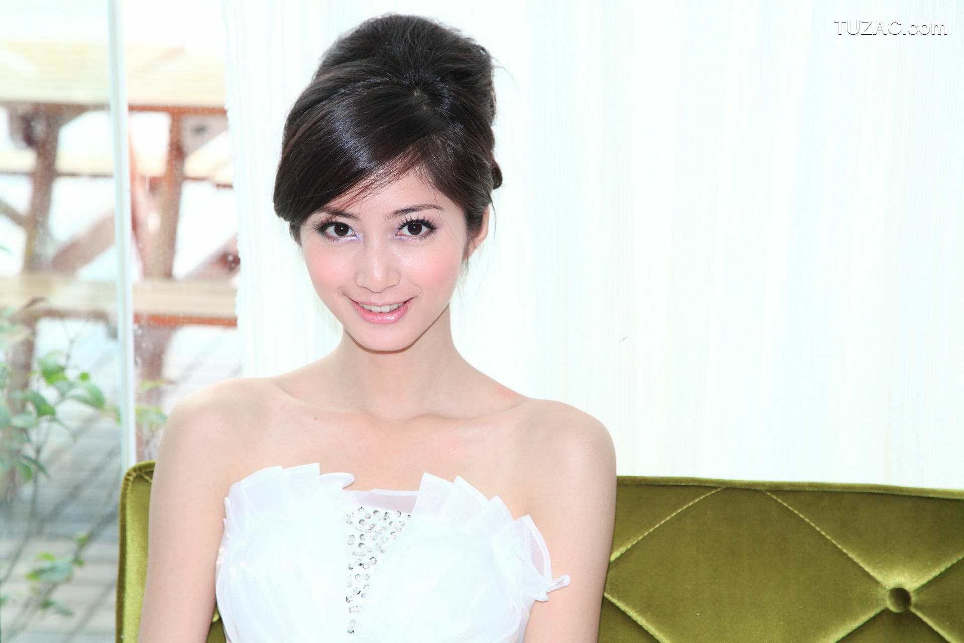 台湾正妹_台湾气质美女Emily《唯美白色婚纱》 写真集