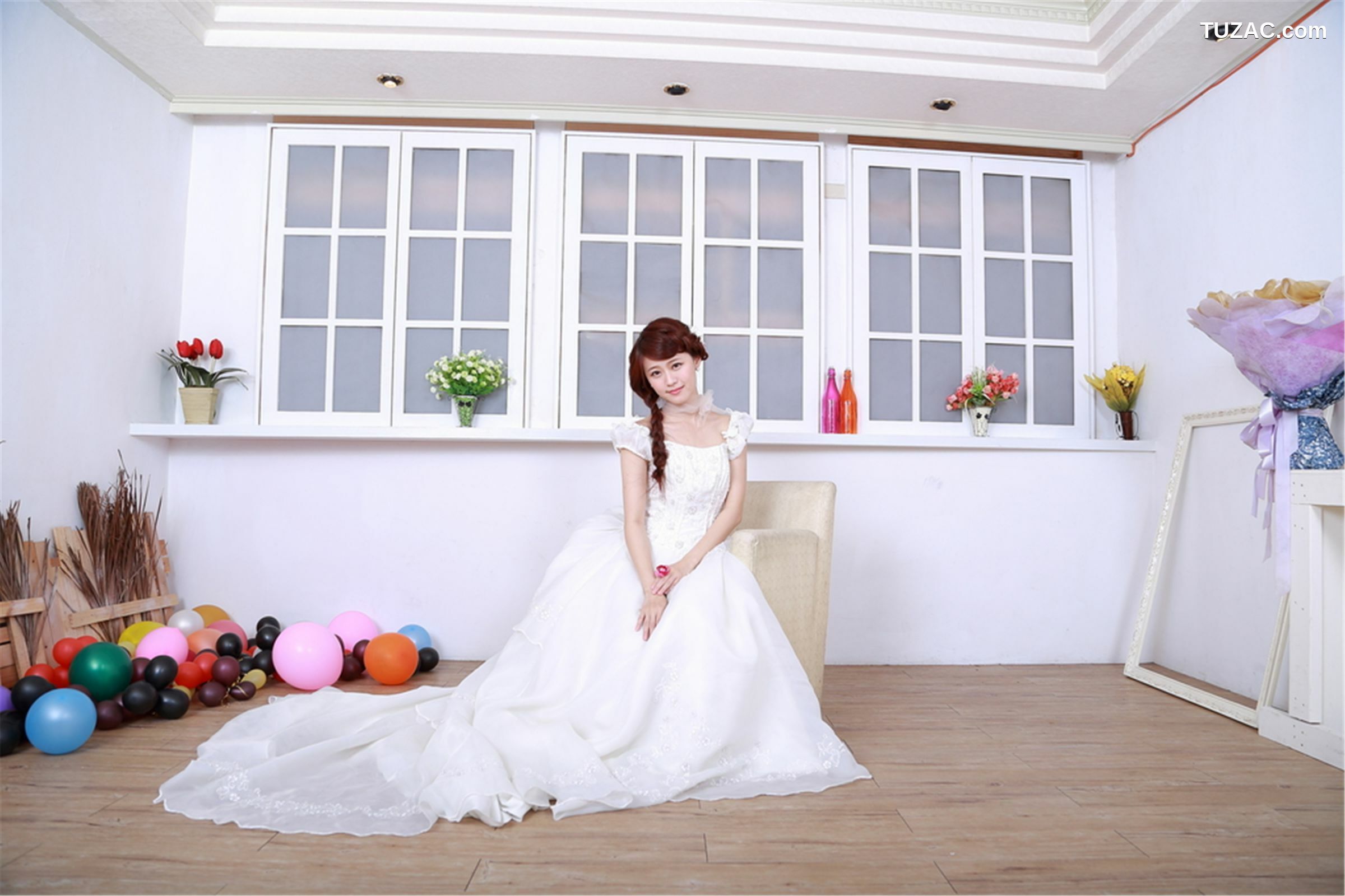 台湾正妹_台湾清纯妹子白白/李依璇《机电系女孩婚纱棚拍》写真集