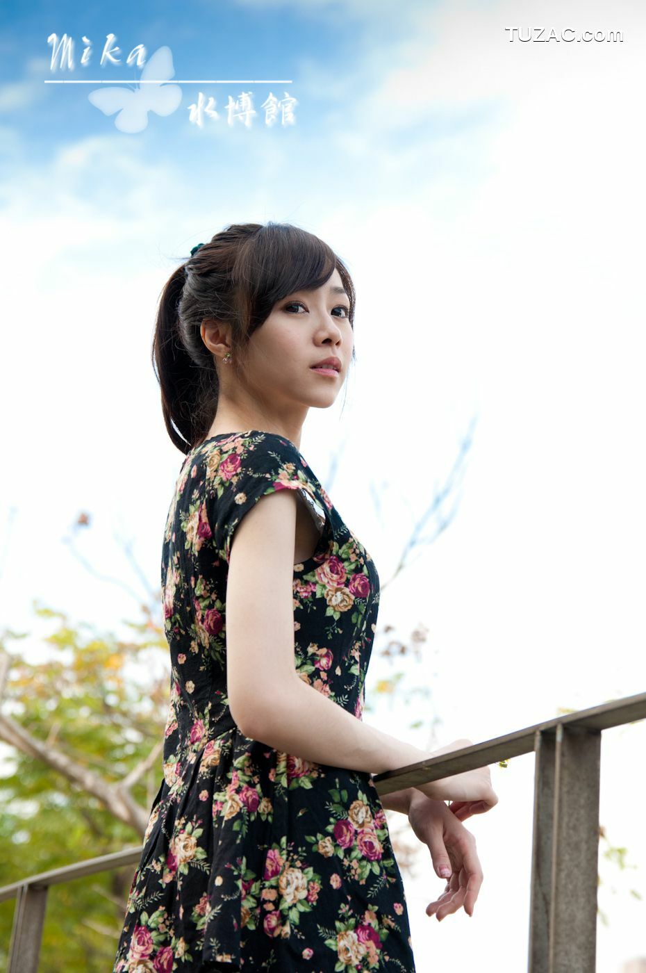 台湾正妹_台湾清纯正妹Mika《水博管街拍》写真集