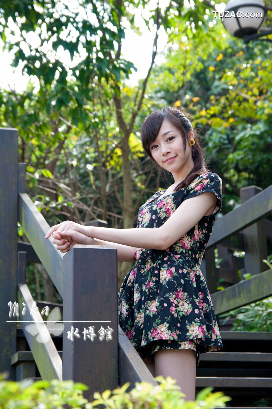 台湾正妹_台湾清纯正妹Mika《水博管街拍》写真集