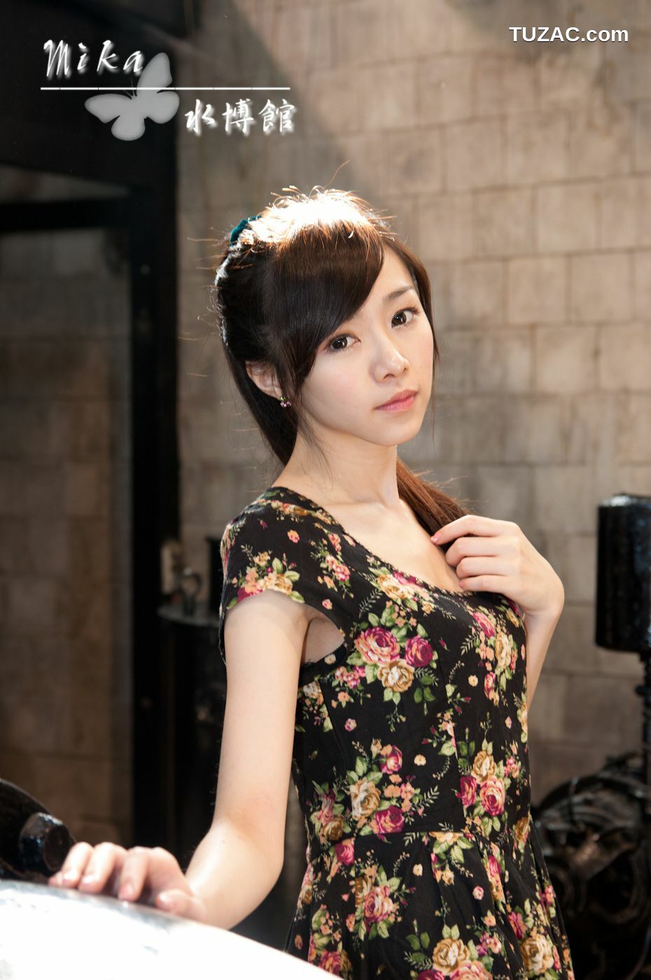 台湾正妹_台湾清纯正妹Mika《水博管街拍》写真集