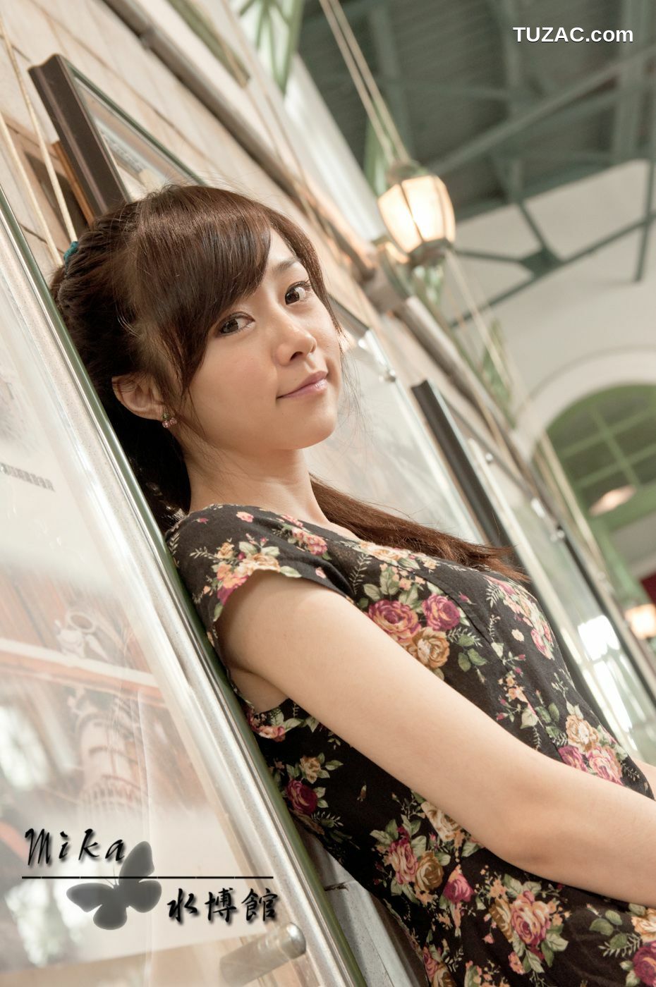 台湾正妹_台湾清纯正妹Mika《水博管街拍》写真集