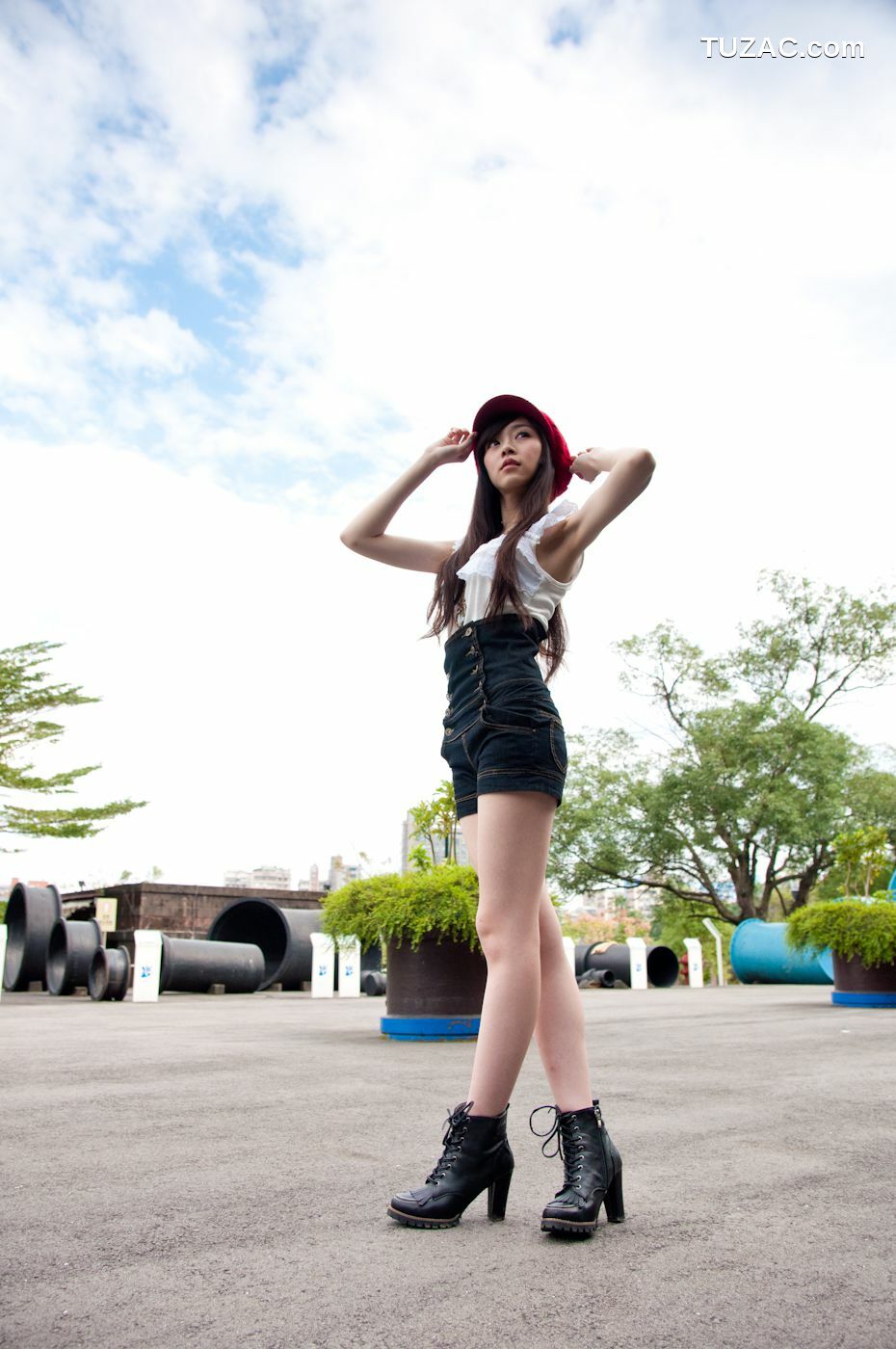 台湾正妹_台湾清纯正妹Mika《水博管街拍》写真集