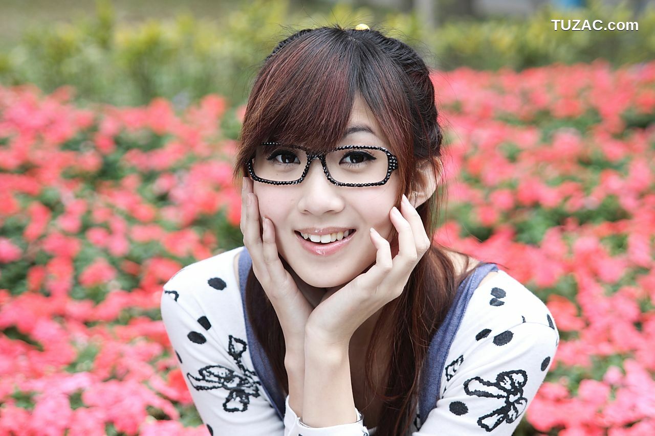 台湾正妹_台湾清纯美女Angel《黑丝街拍图片》写真合集