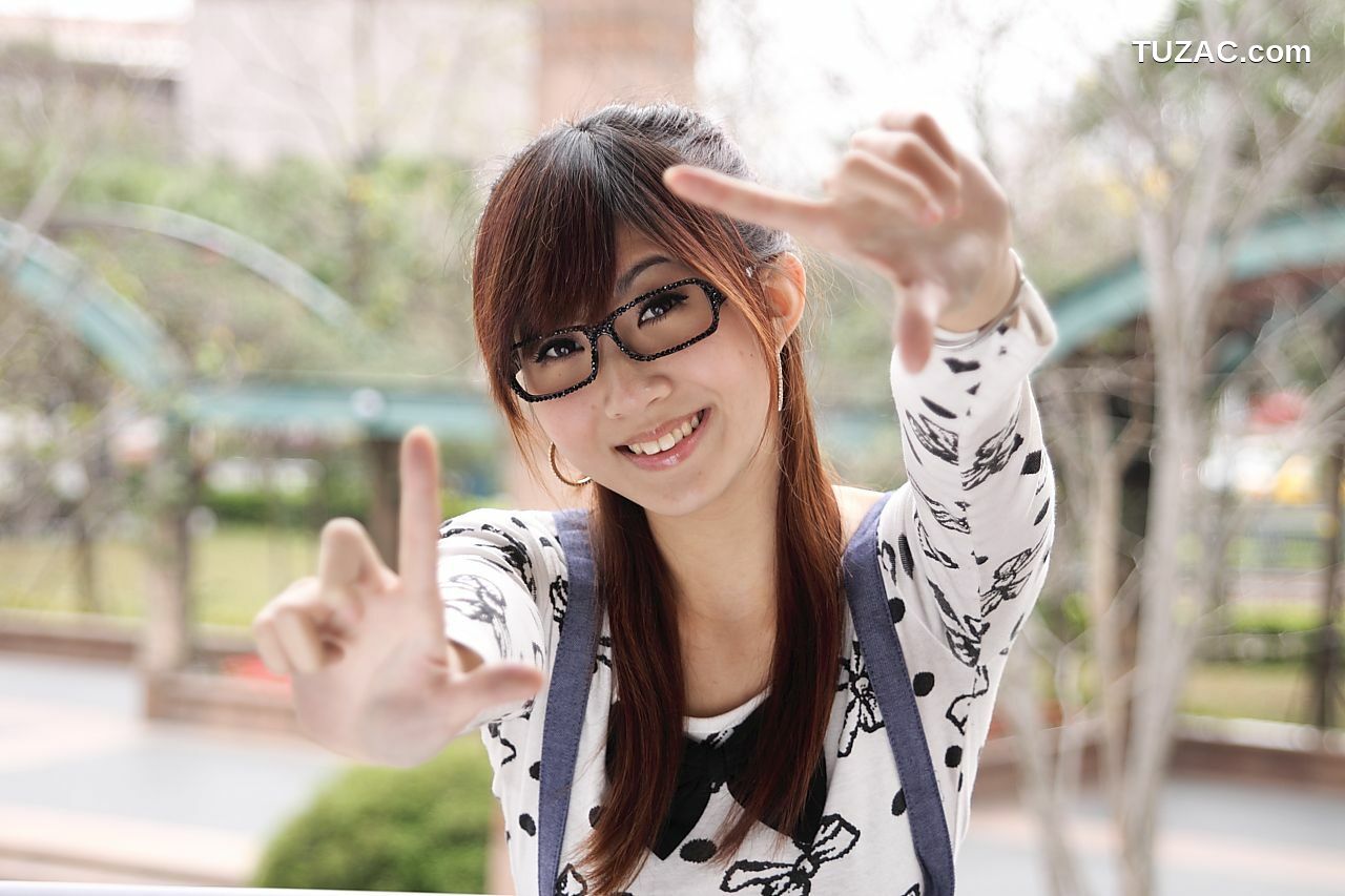 台湾正妹_台湾清纯美女Angel《黑丝街拍图片》写真合集