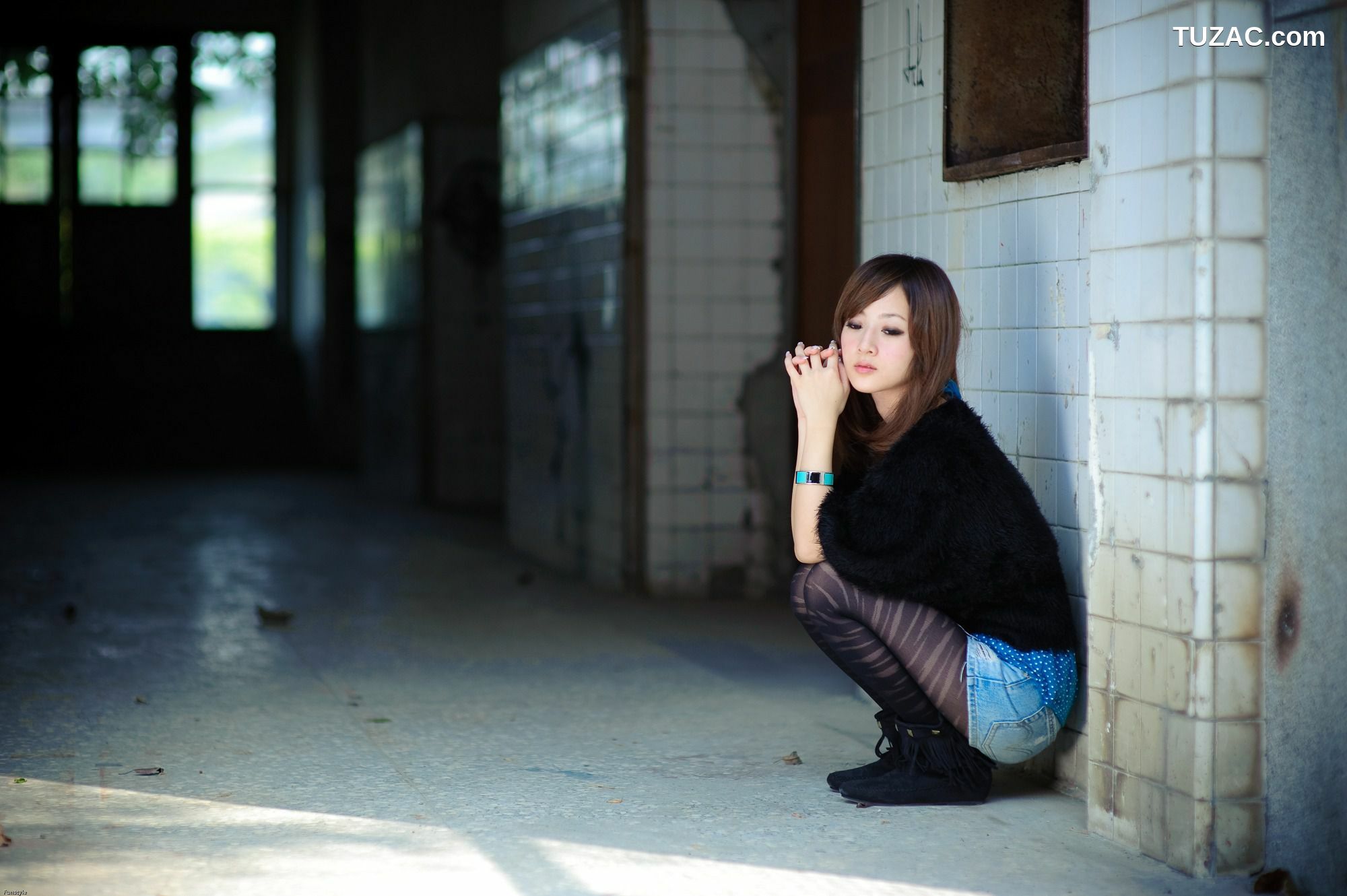 台湾正妹_台湾网络女神果子MM《華山藝文中心III +228公園》外拍写真集
