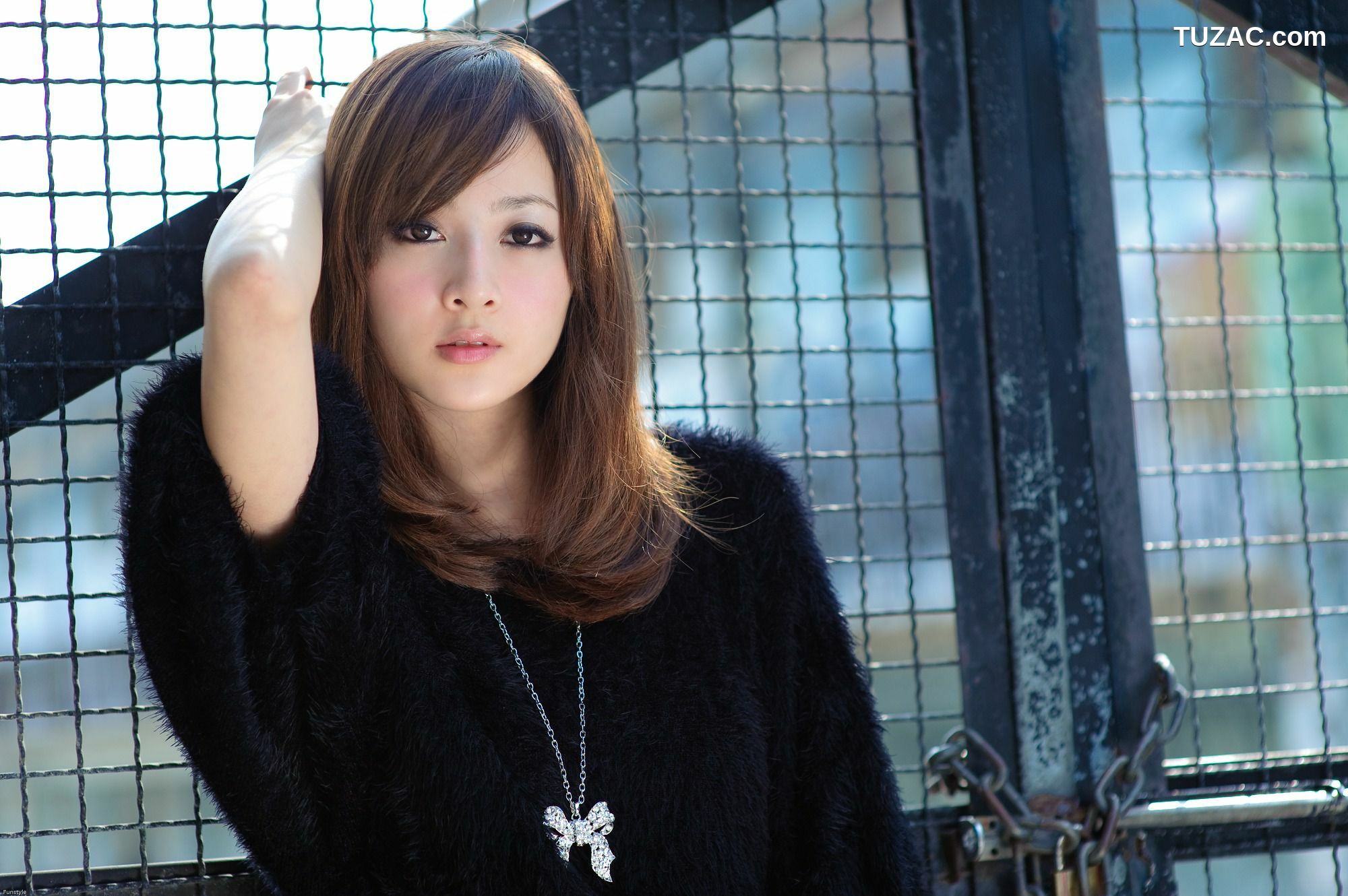 台湾正妹_台湾网络女神果子MM《華山藝文中心III +228公園》外拍写真集