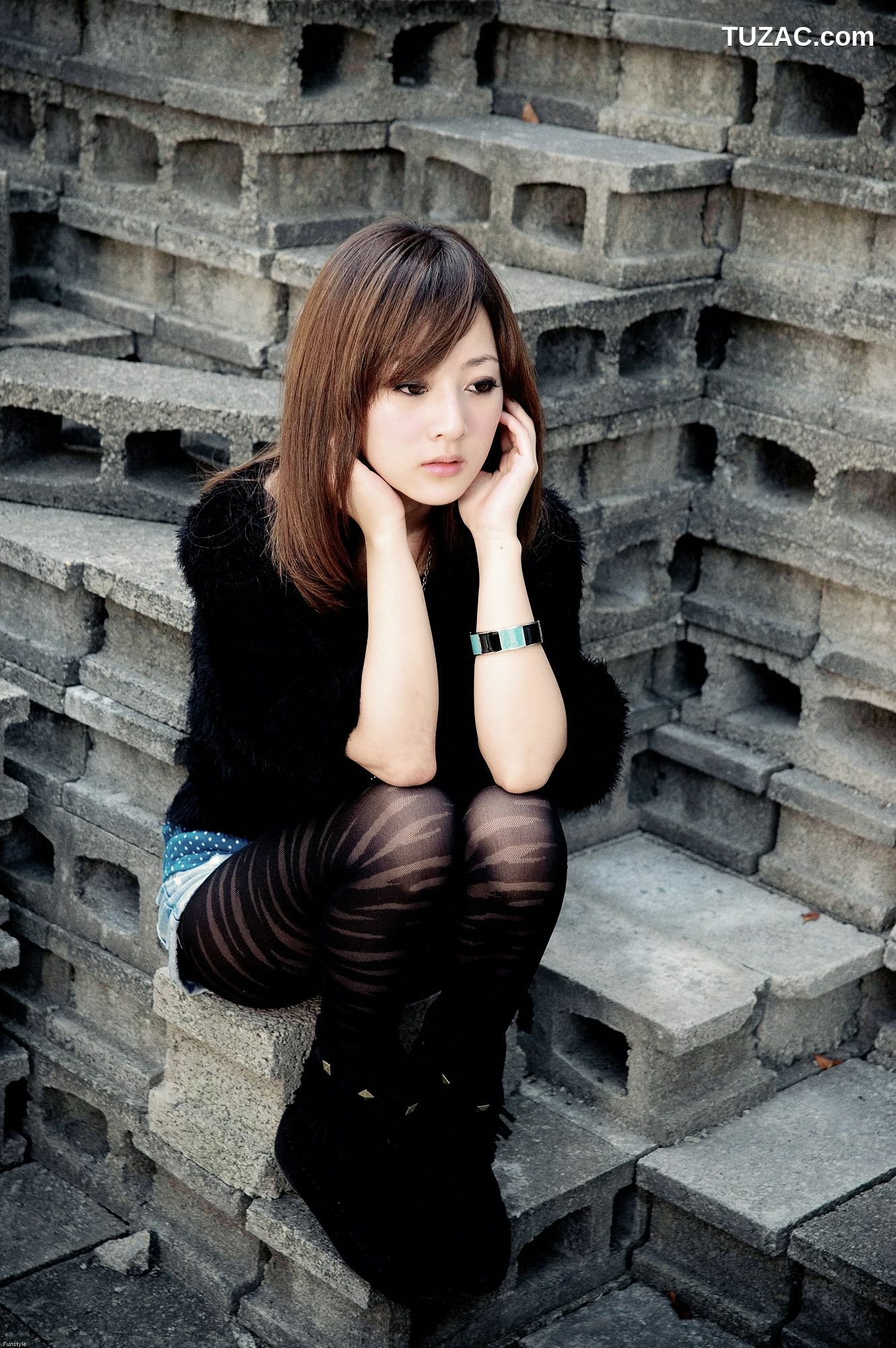 台湾正妹_台湾网络女神果子MM《華山藝文中心III +228公園》外拍写真集