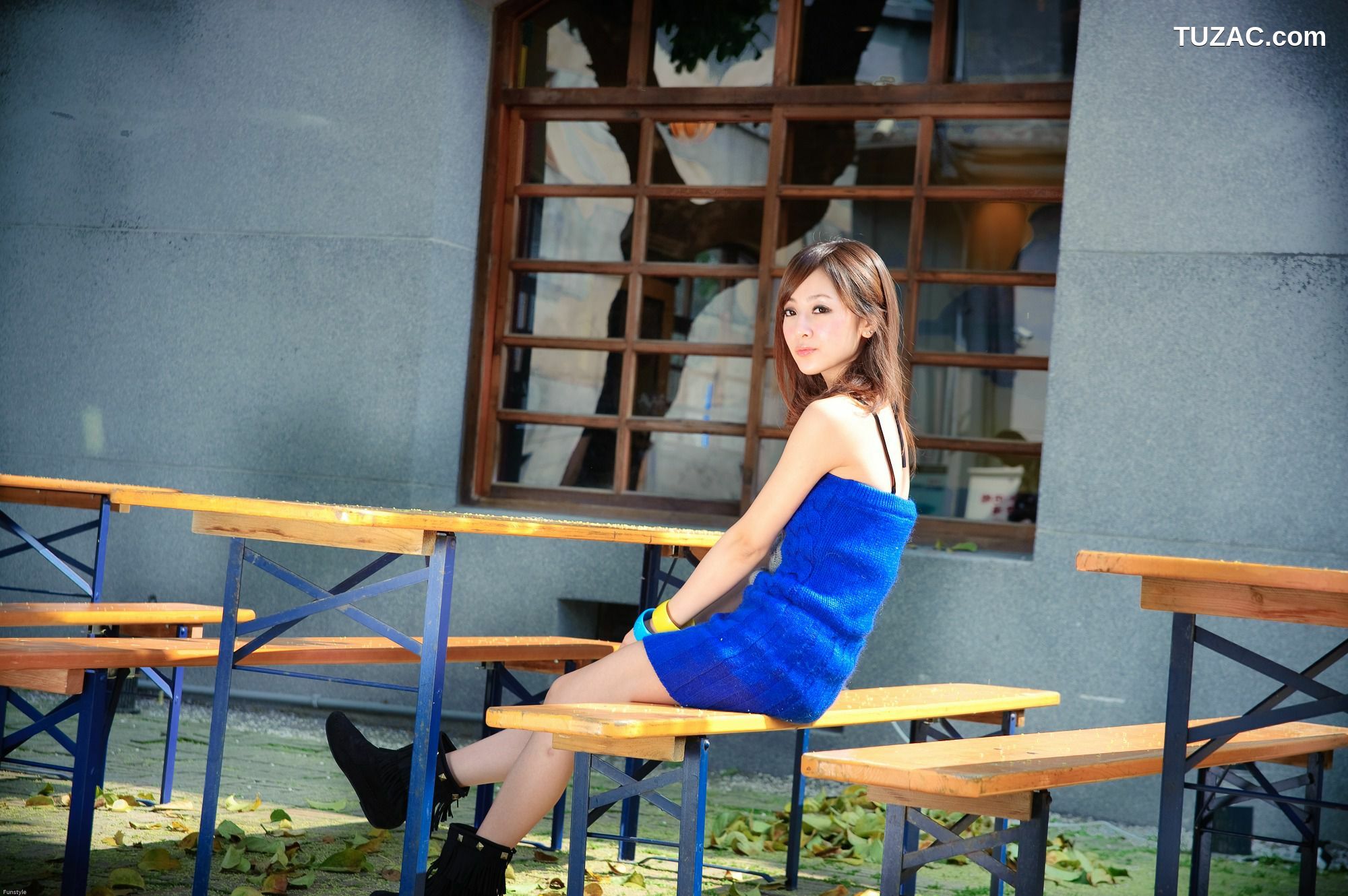 台湾正妹_台湾网络女神果子MM《華山藝文中心III +228公園》外拍写真集