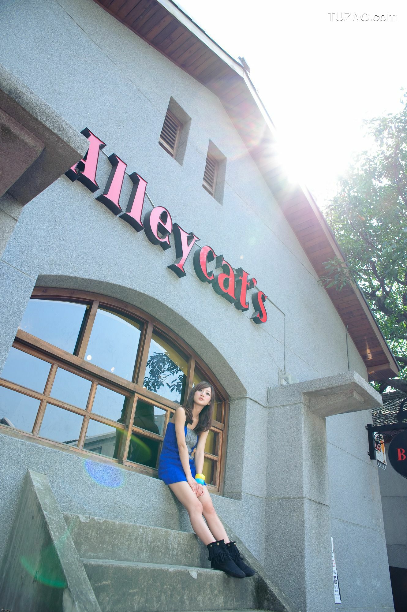 台湾正妹_台湾网络女神果子MM《華山藝文中心III +228公園》外拍写真集