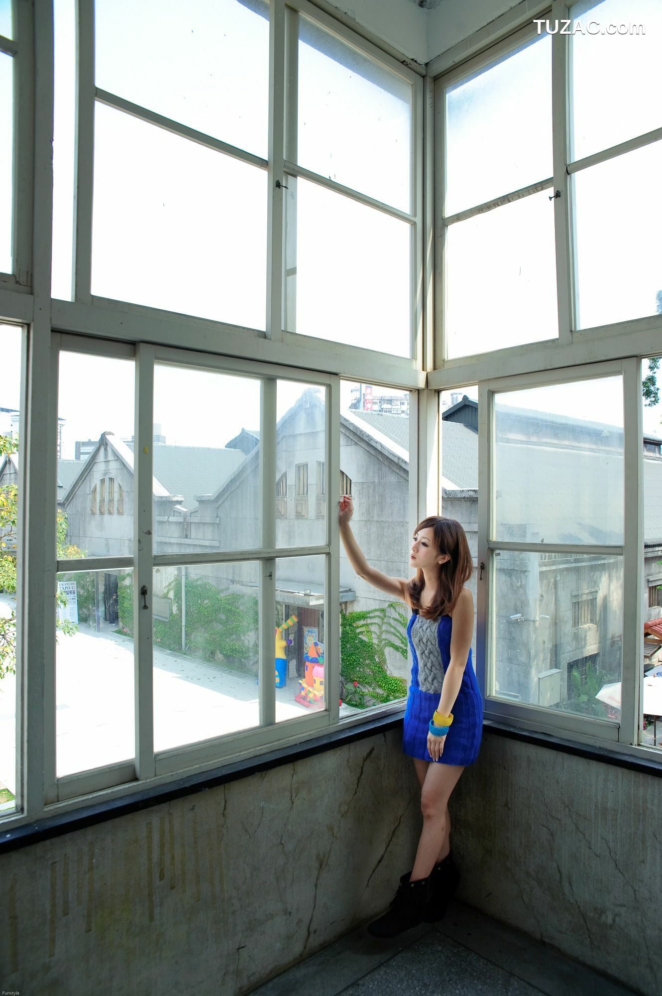 台湾正妹_台湾网络女神果子MM《華山藝文中心III +228公園》外拍写真集