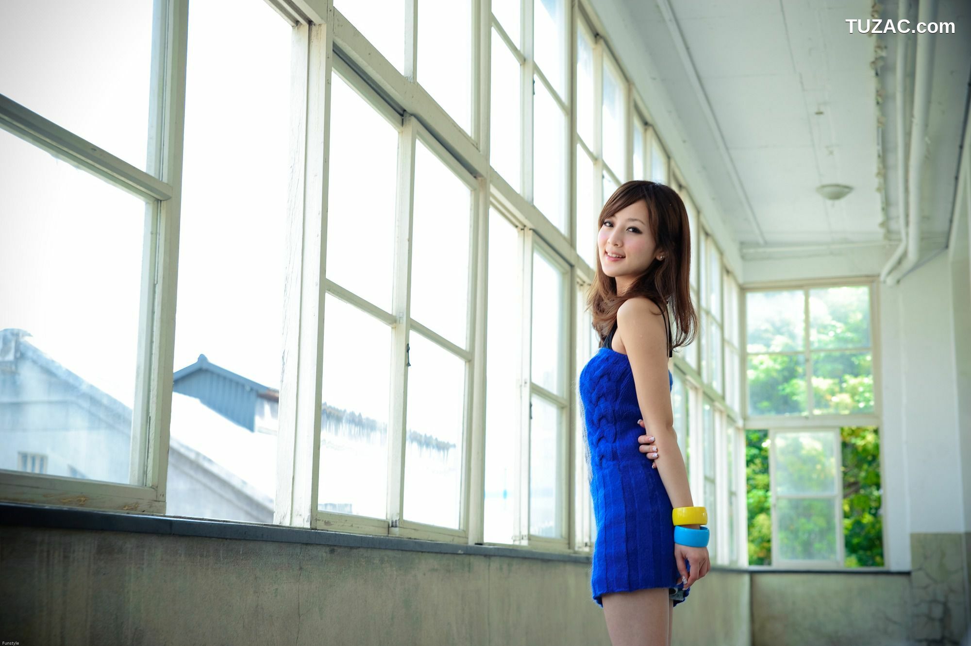 台湾正妹_台湾网络女神果子MM《華山藝文中心III +228公園》外拍写真集