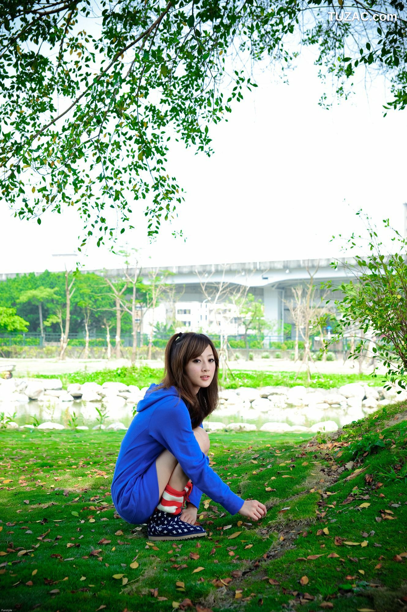 台湾正妹_台湾网络女神果子MM《華山藝文中心III +228公園》外拍写真集