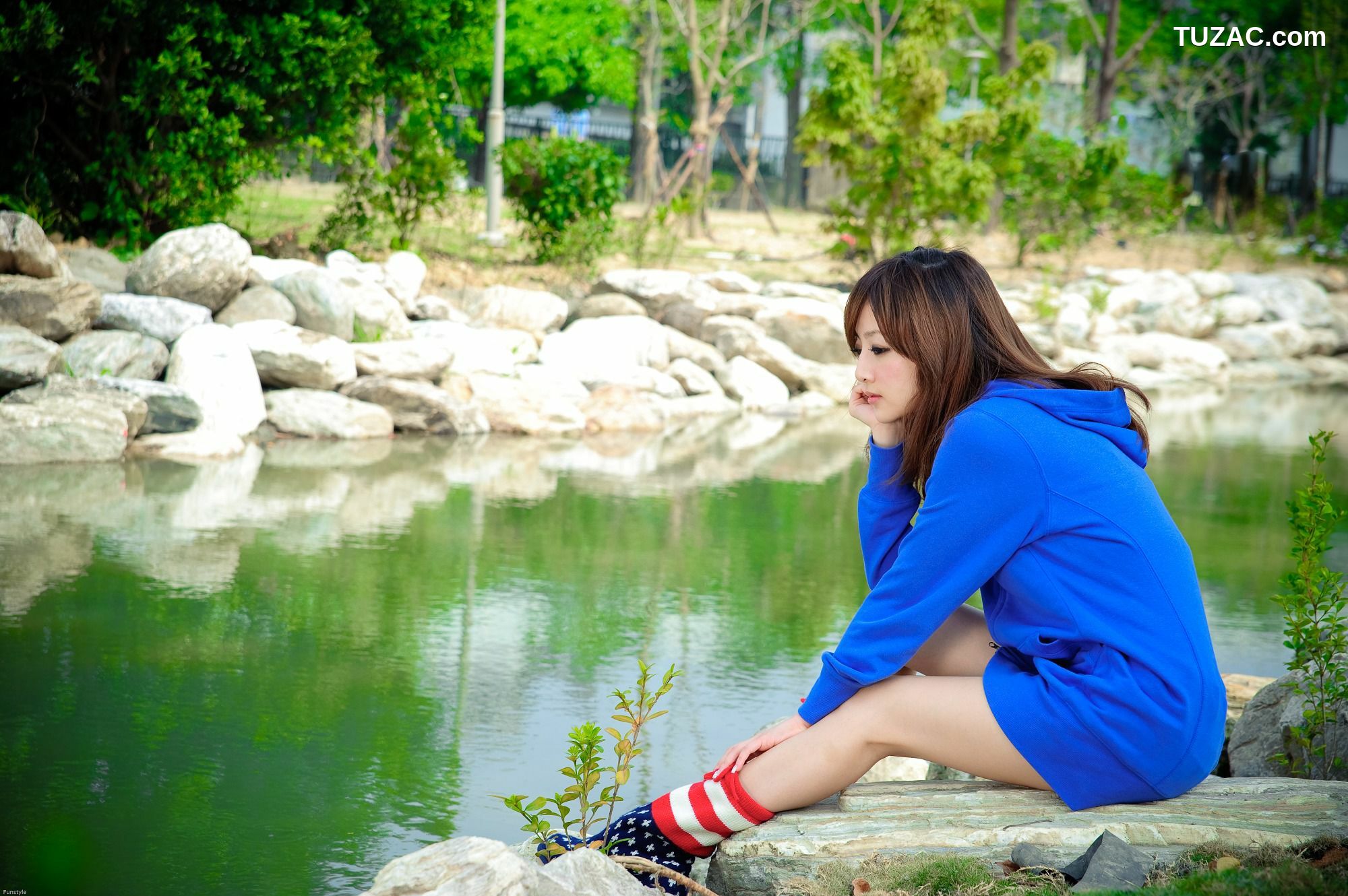 台湾正妹_台湾网络女神果子MM《華山藝文中心III +228公園》外拍写真集