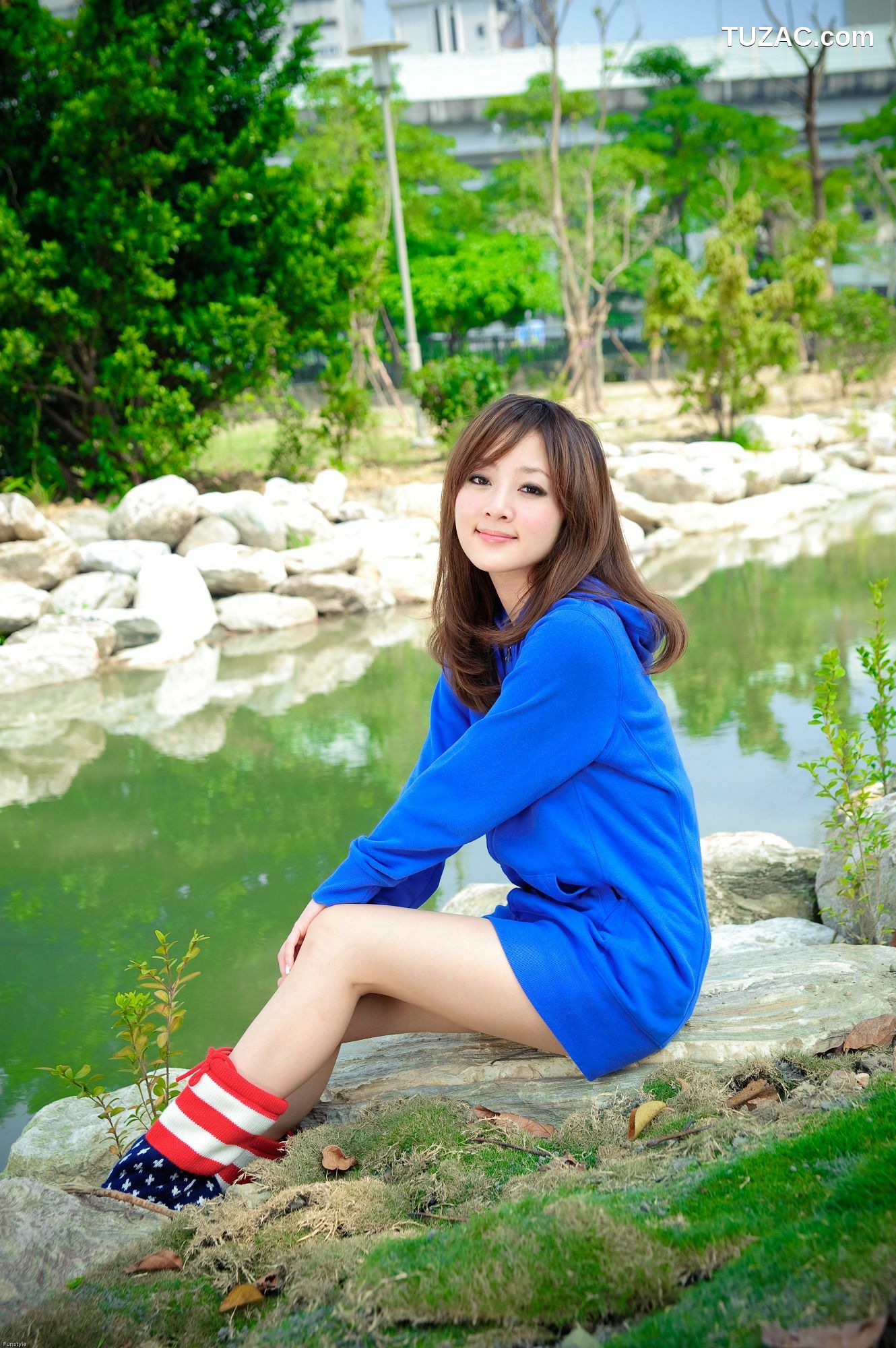 台湾正妹_台湾网络女神果子MM《華山藝文中心III +228公園》外拍写真集