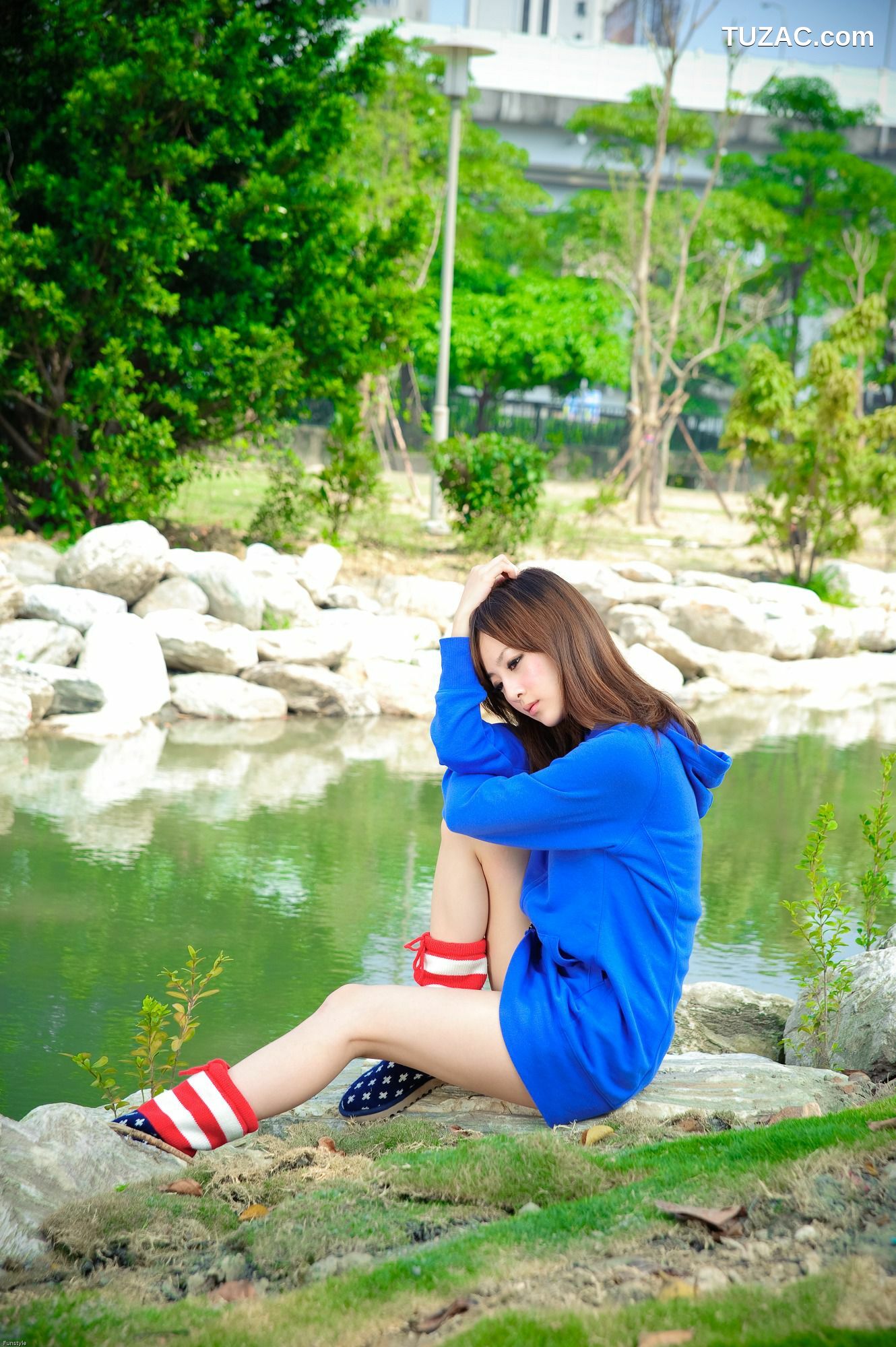 台湾正妹_台湾网络女神果子MM《華山藝文中心III +228公園》外拍写真集