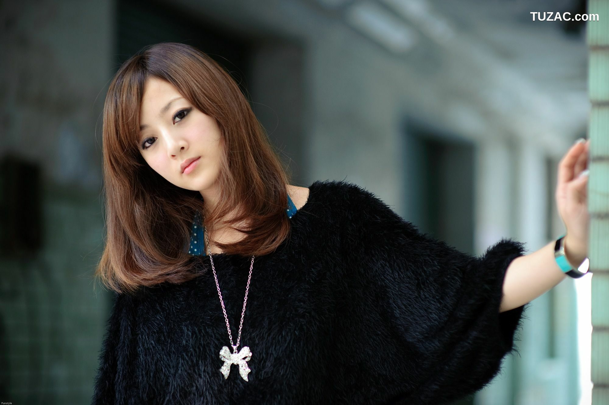 台湾正妹_台湾网络女神果子MM《華山藝文中心III +228公園》外拍写真集