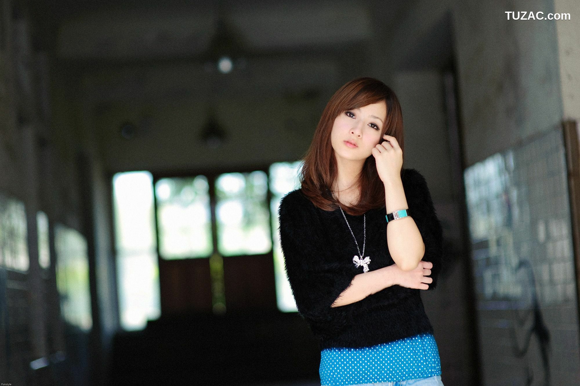 台湾正妹_台湾网络女神果子MM《華山藝文中心III +228公園》外拍写真集