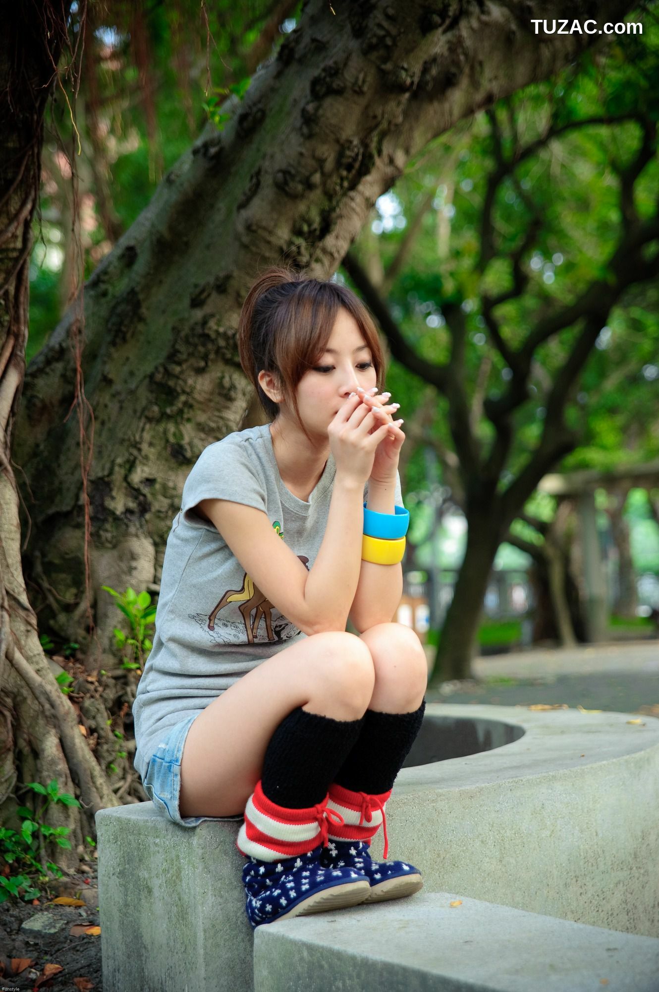 台湾正妹_台湾网络女神果子MM《華山藝文中心III +228公園》外拍写真集