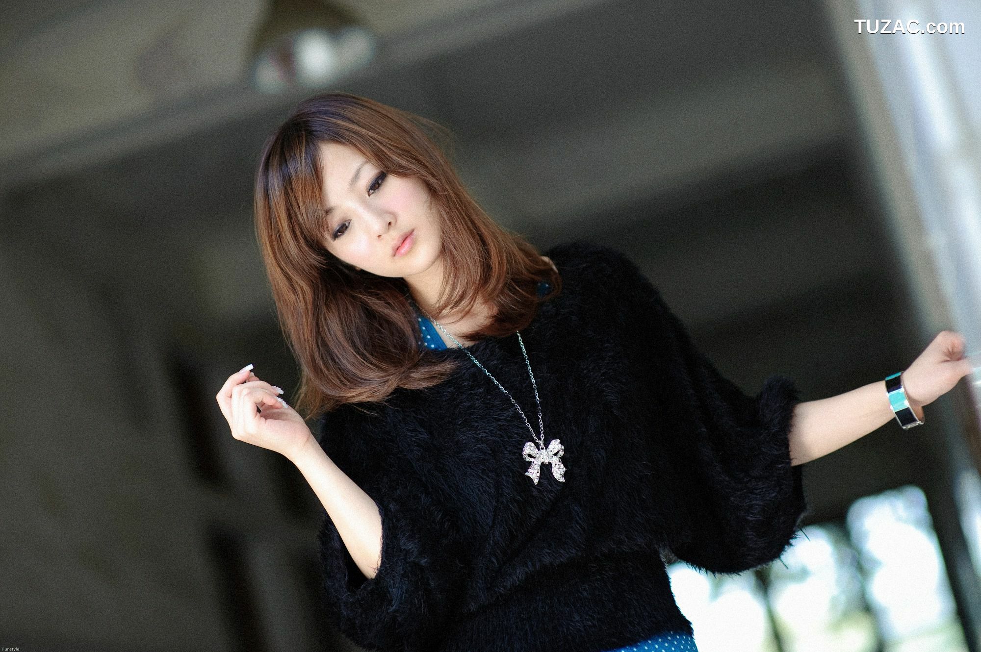 台湾正妹_台湾网络女神果子MM《華山藝文中心III +228公園》外拍写真集